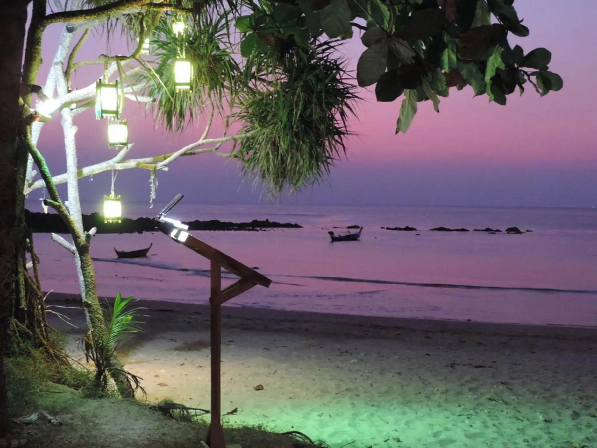 Sea view, Beach in Lazy Days Bungalows