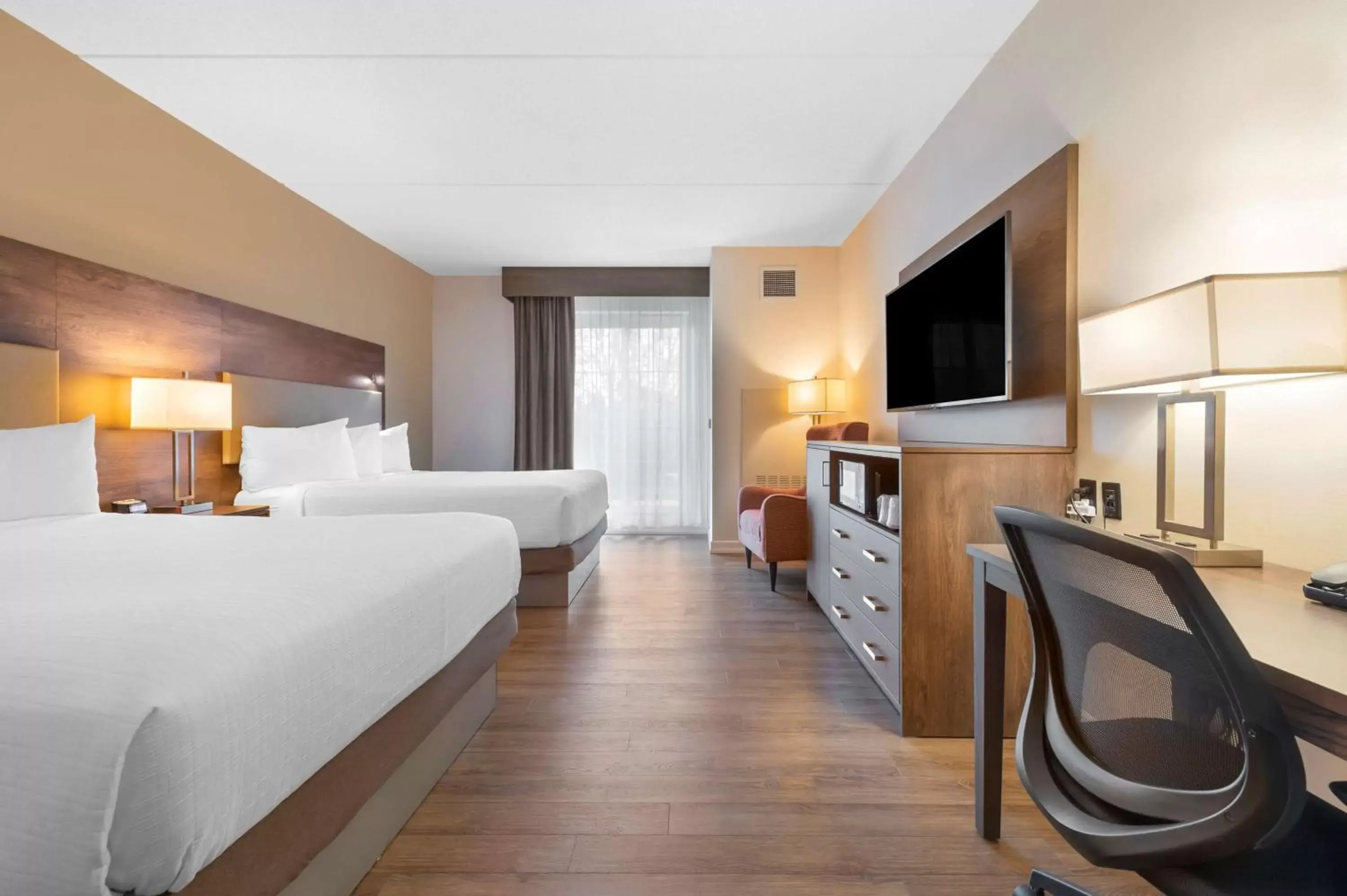 Bedroom in Best Western Plus Perth Parkside Inn & Spa