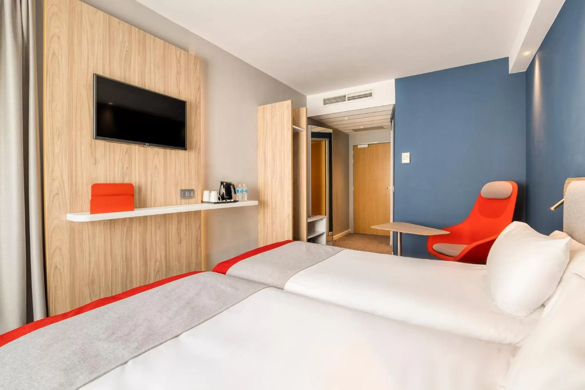 Photo of the whole room, Bed in Holiday Inn Express Mechelen City Centre, an IHG Hotel