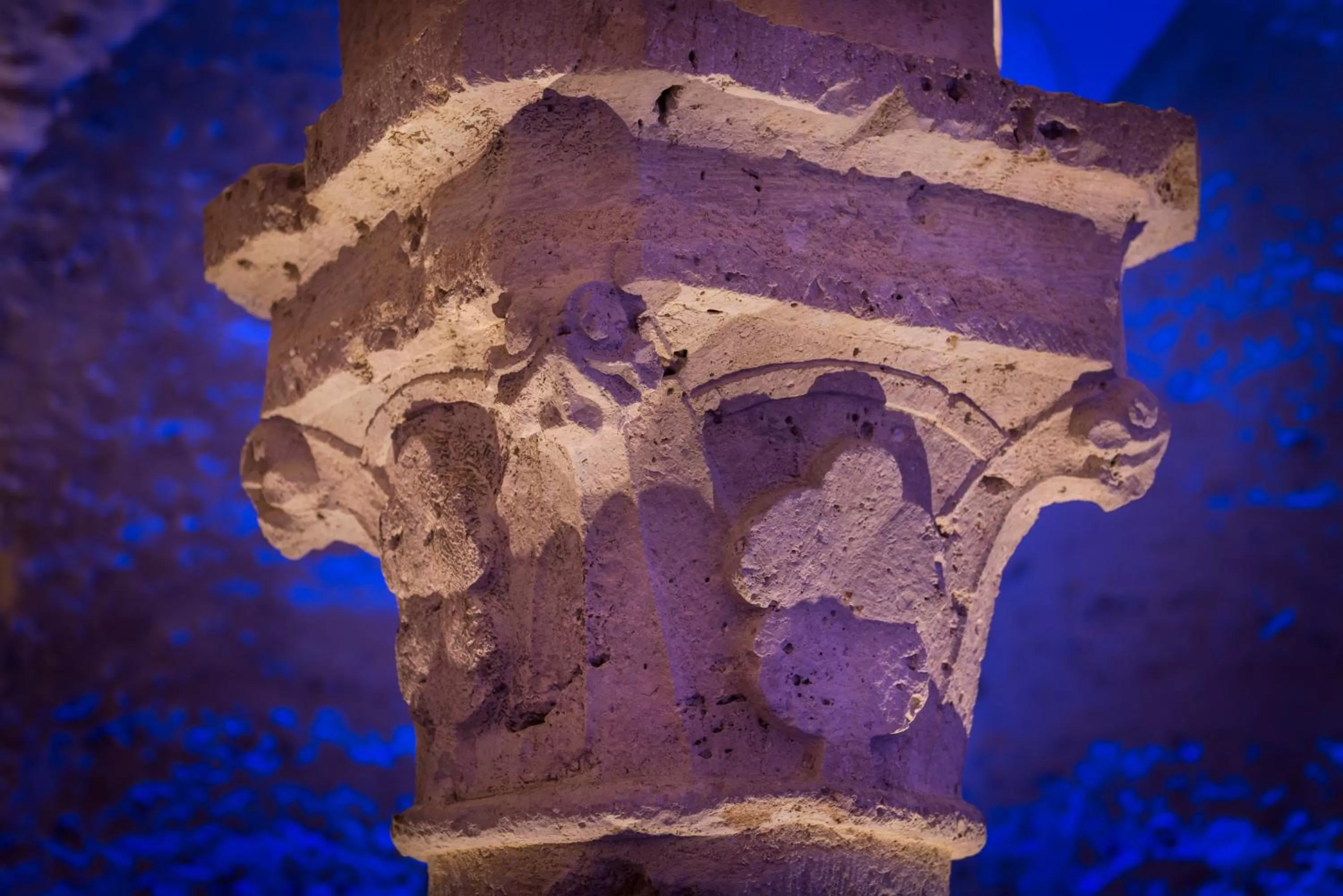 Lounge or bar in Hôtel Aux Vieux Remparts, The Originals Relais