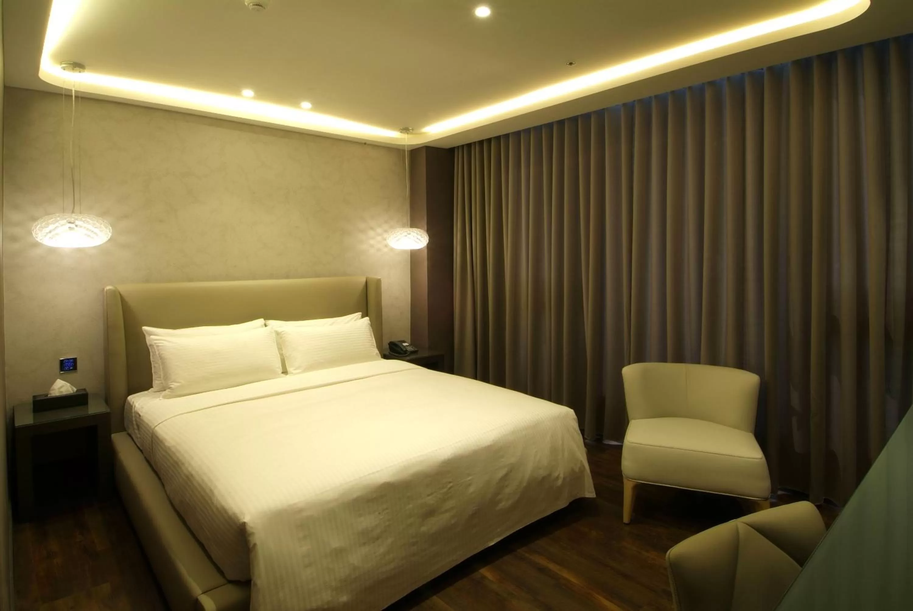 Photo of the whole room, Bed in The Cloud Hotel