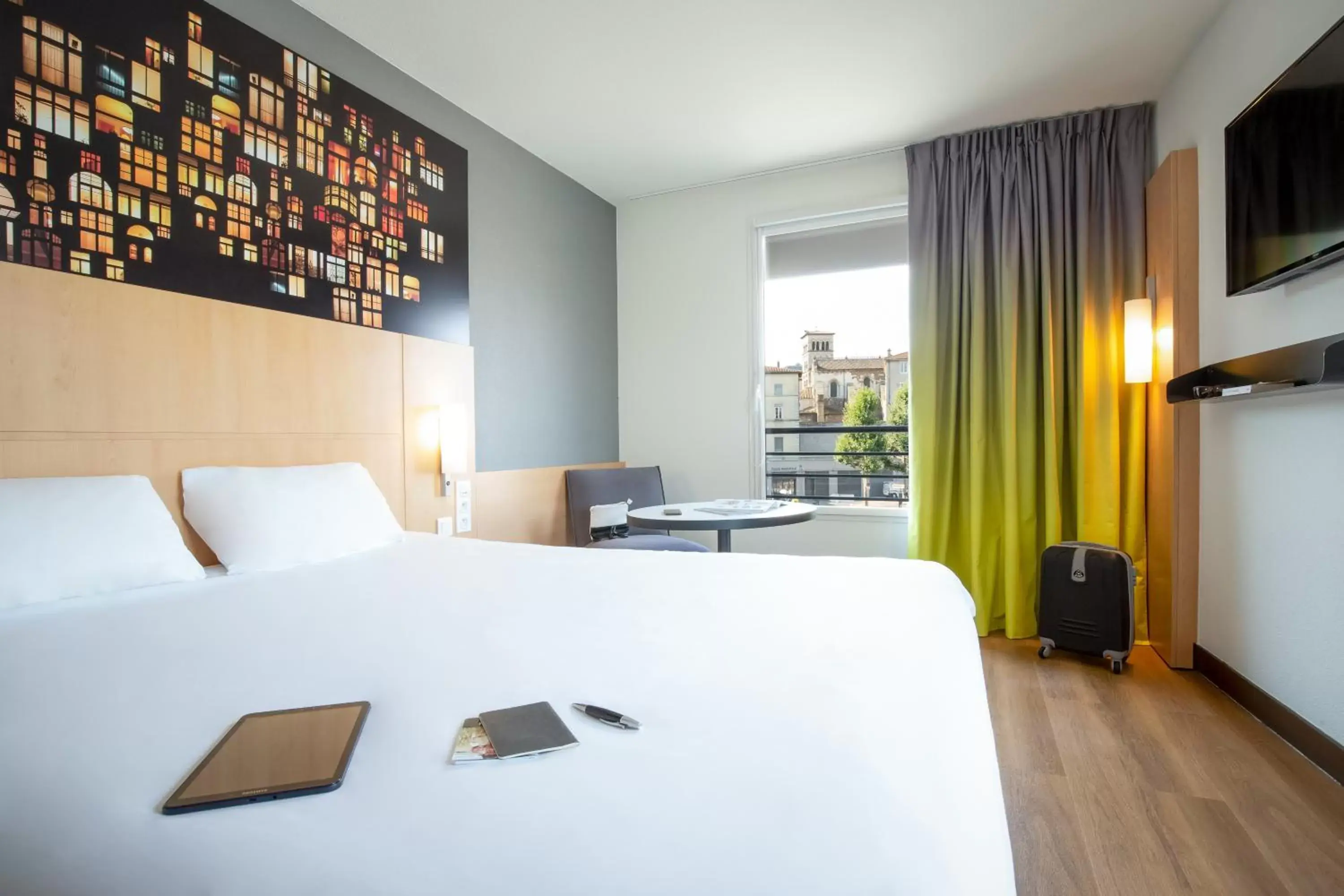 Photo of the whole room, Bed in ibis Lyon Sud Vienne Saint-Louis