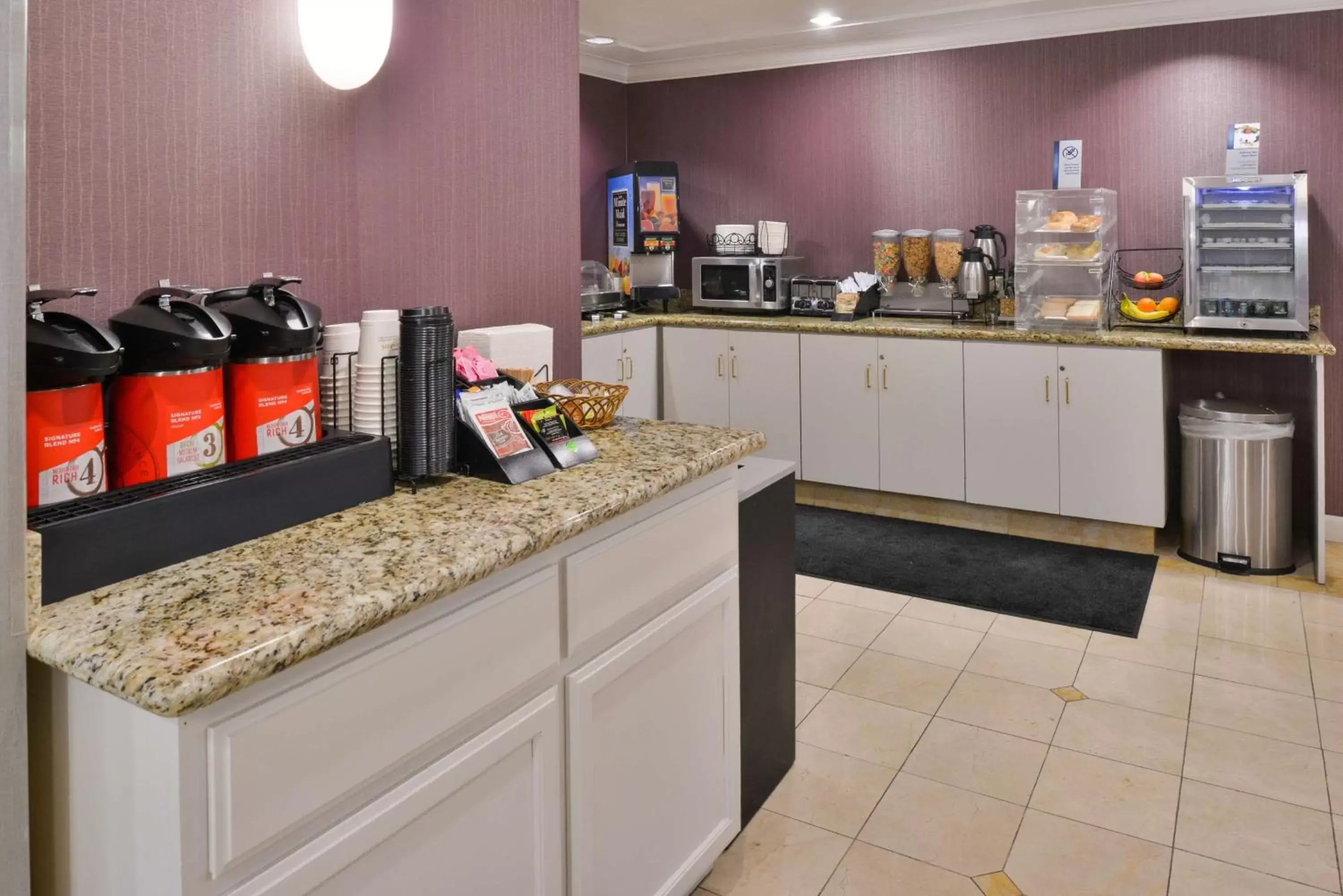 Restaurant/places to eat, Kitchen/Kitchenette in Best Western Inn Santa Cruz