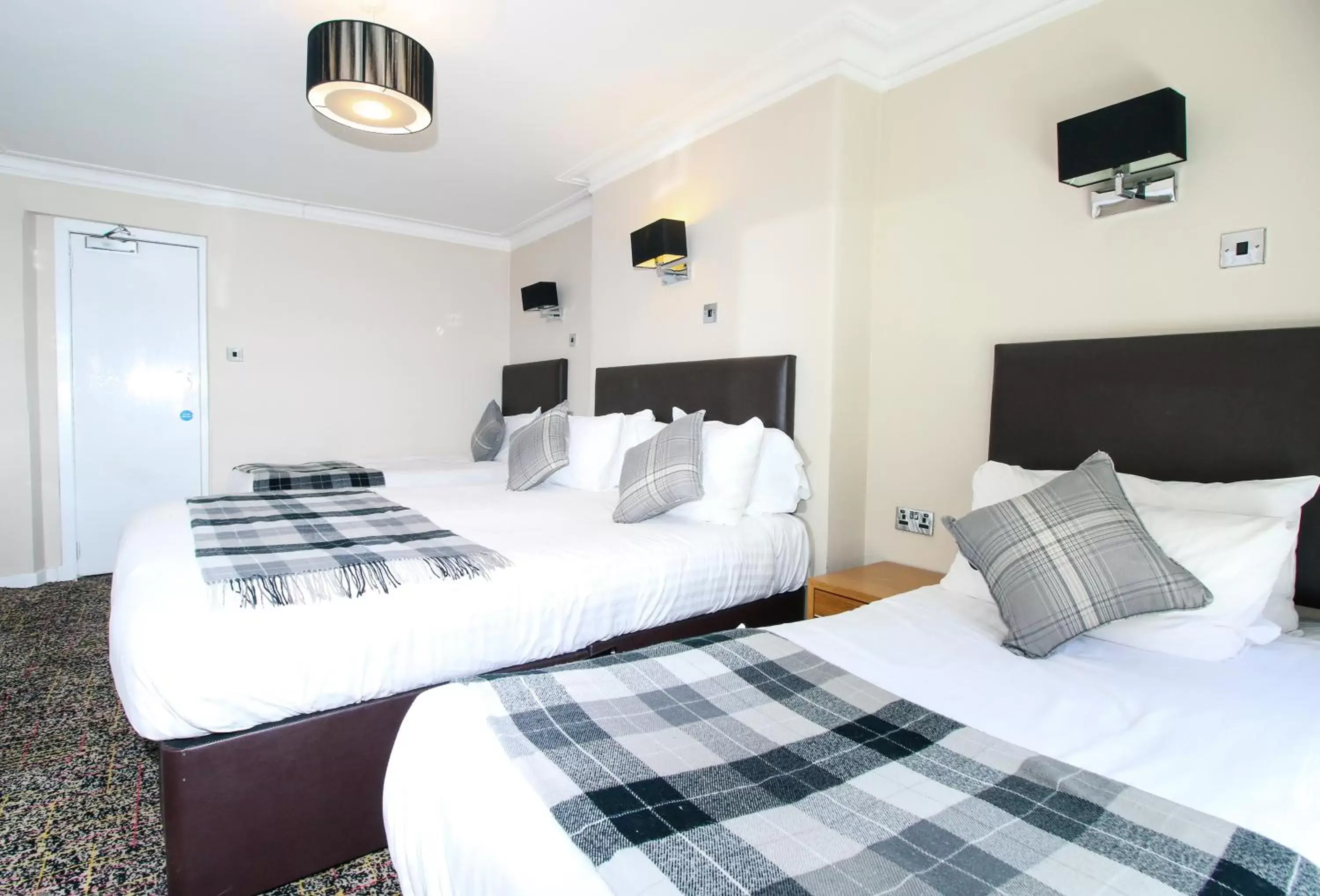 Bedroom, Bed in Kelvingrove Hotel - Sauchiehall St