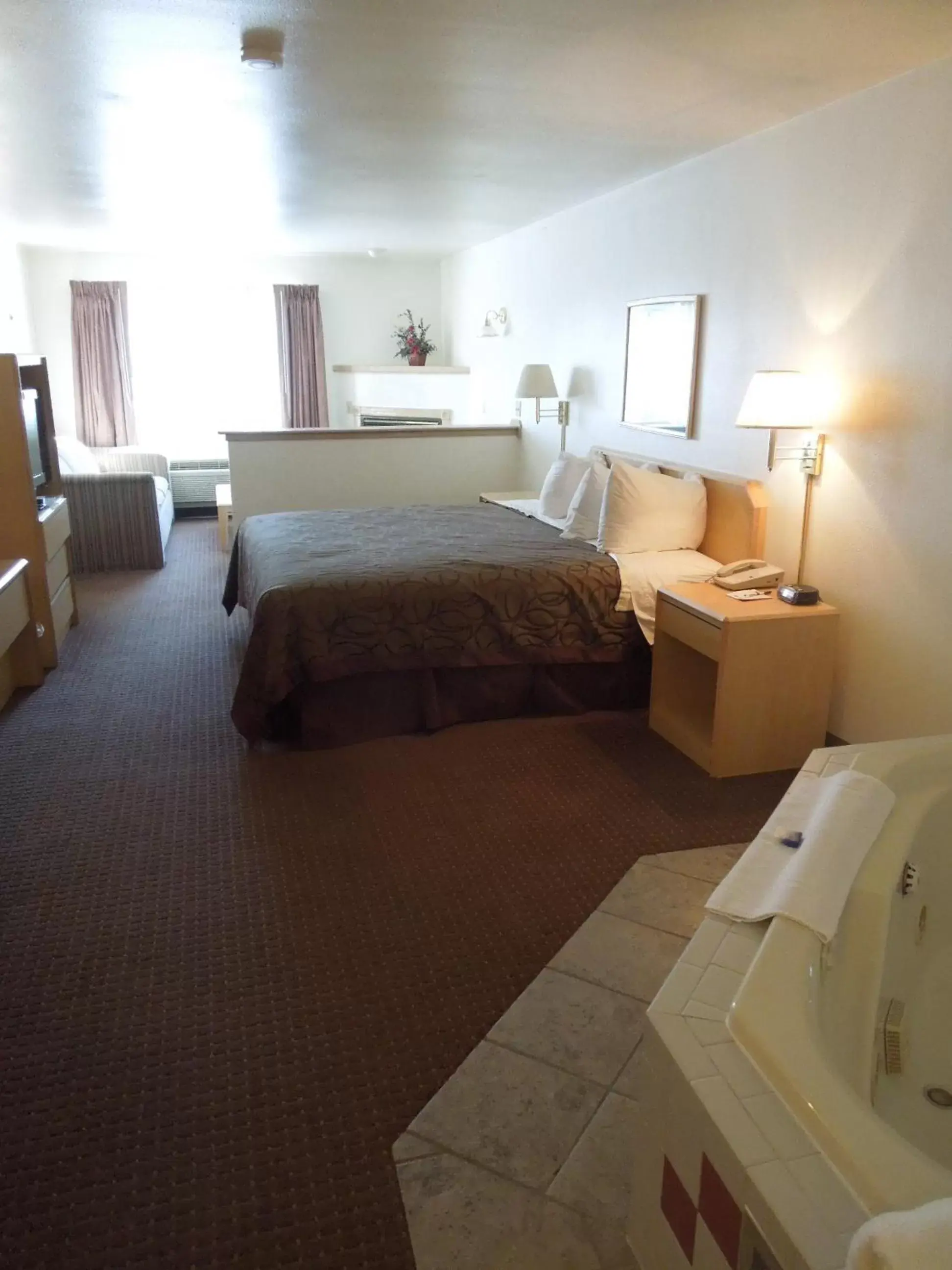 Photo of the whole room, Bed in Inn at Lander, Travelodge by Wyndham