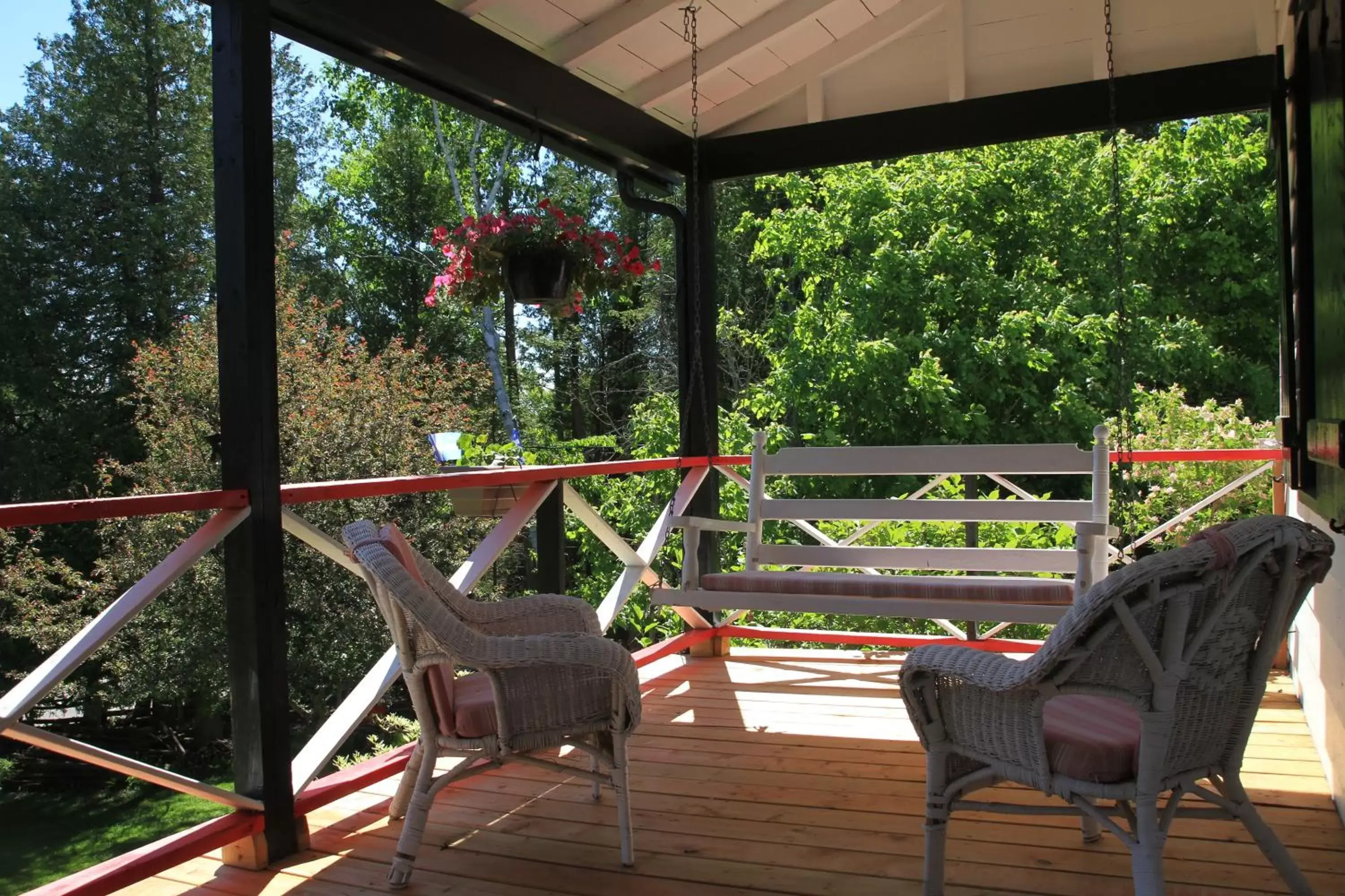 Garden view, Balcony/Terrace in Auberge La Châtelaine