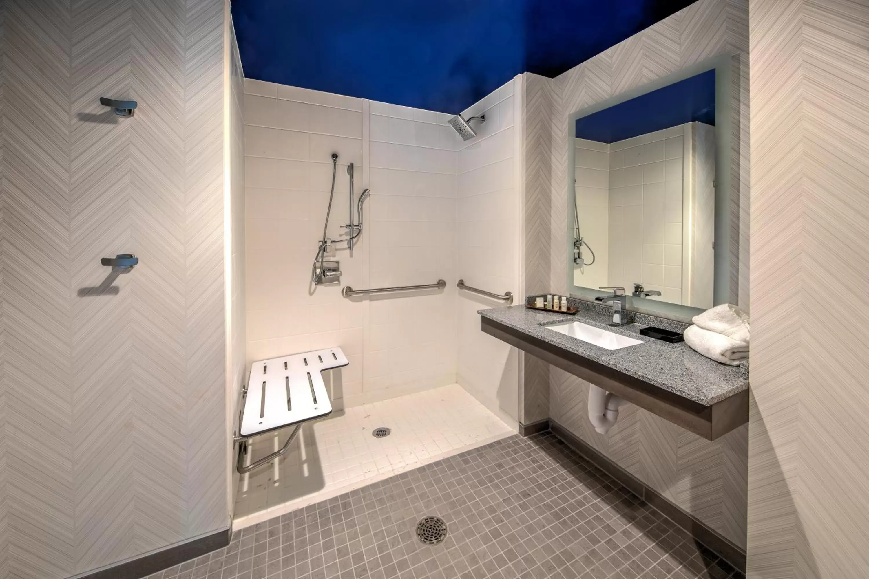 Bathroom in Hotel Indigo Pittsburgh University - Oakland, an IHG Hotel