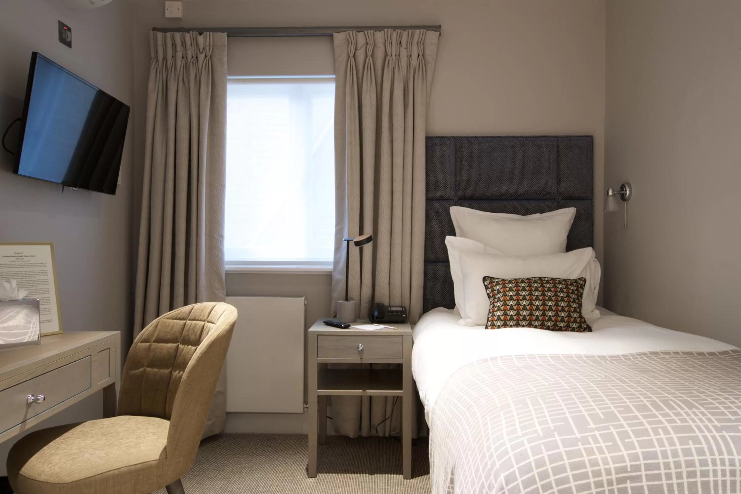 Bed in 54 Queen's Gate Hotel