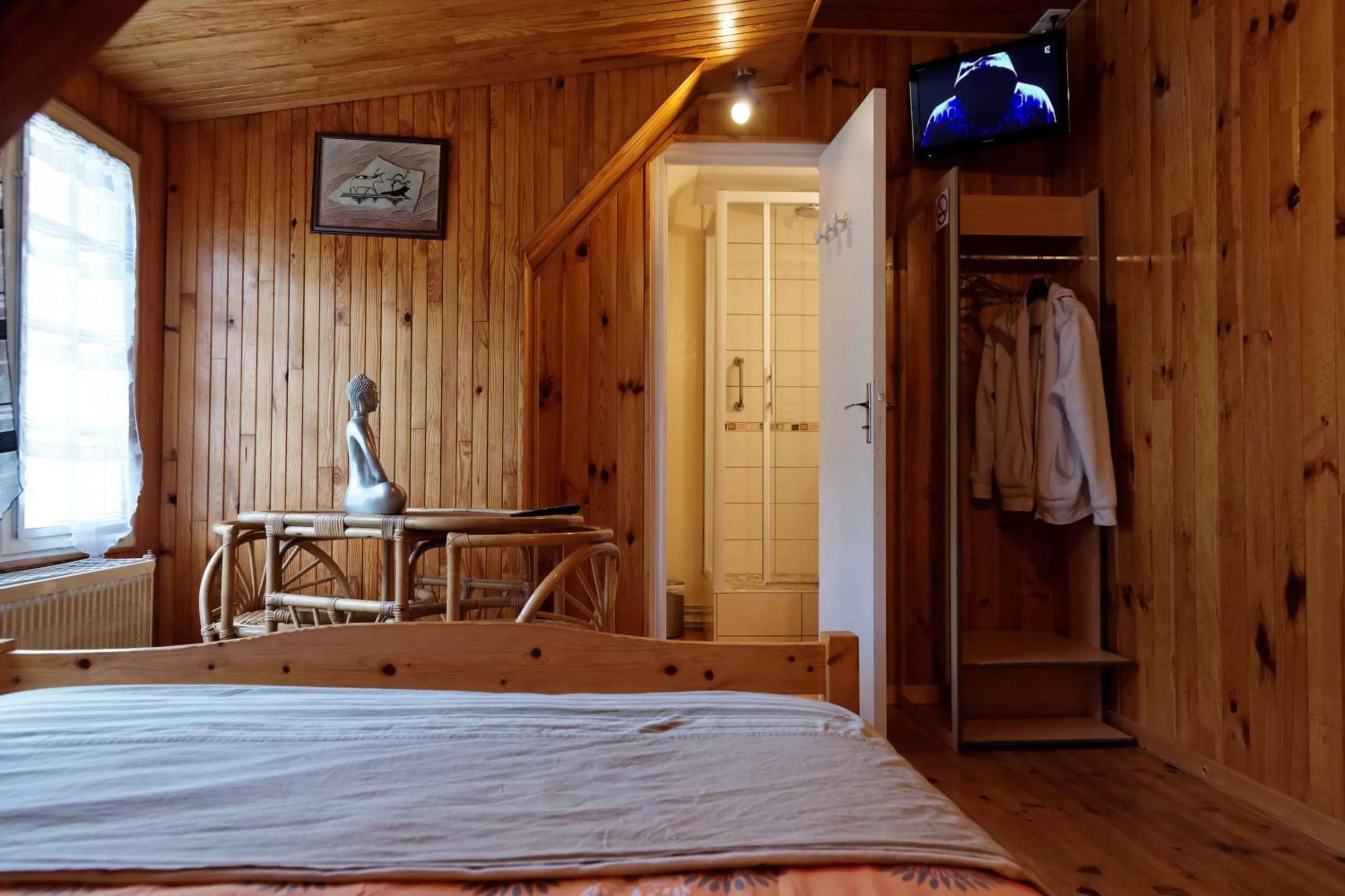 Bed in Chambres d'hotes à Autun