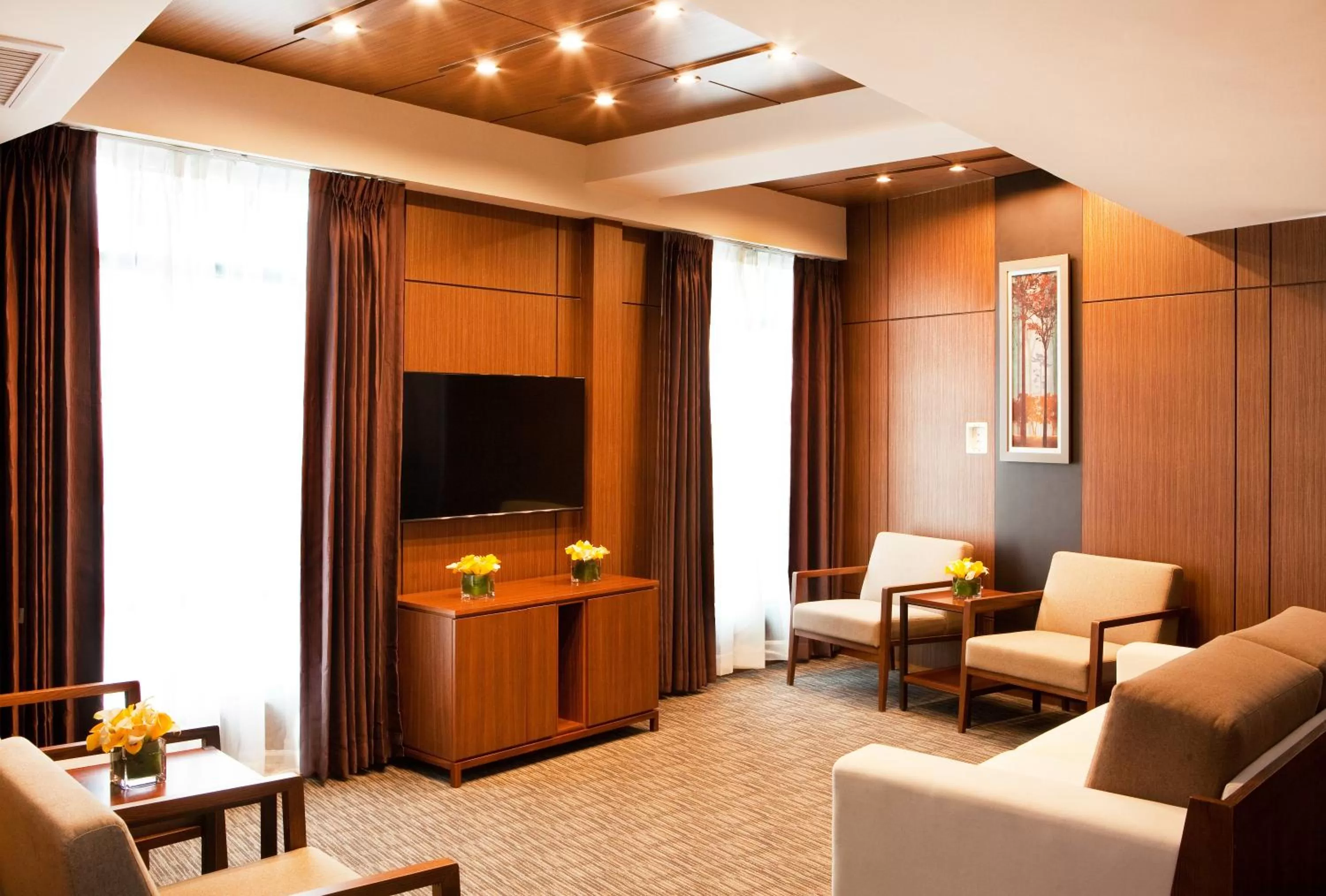 Communal lounge/ TV room in Porter Square Hotel