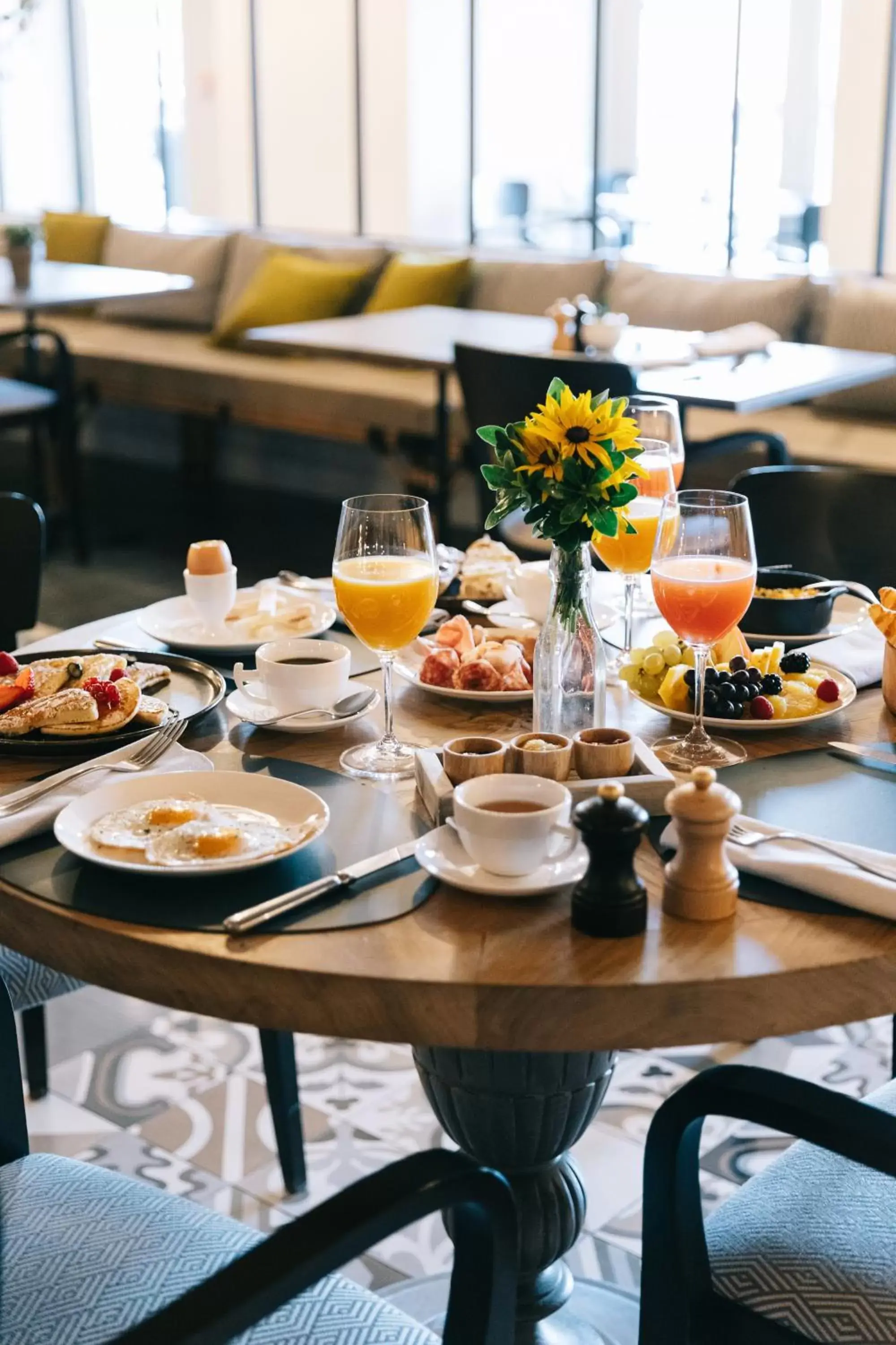 Breakfast, Restaurant/Places to Eat in Hôtel Chais Monnet & Spa