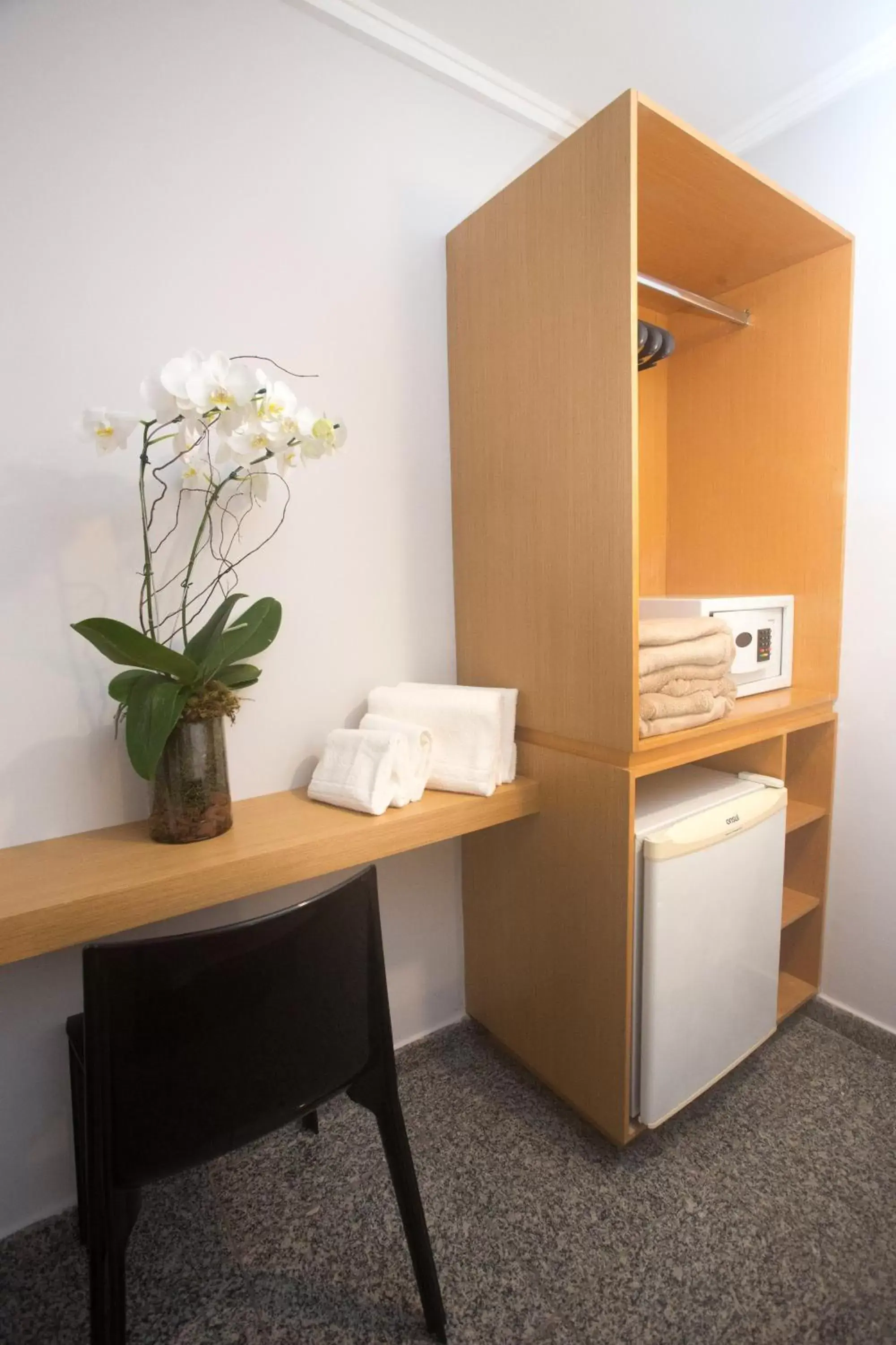 Bedroom, TV/Entertainment Center in Regency Copacabana Hotel