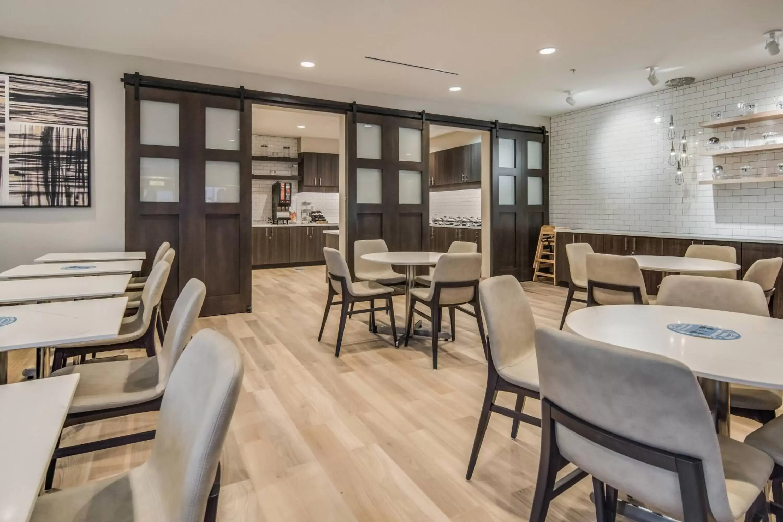 Breakfast, Restaurant/Places to Eat in Residence Inn by Marriott Dallas DFW Airport West/Bedford