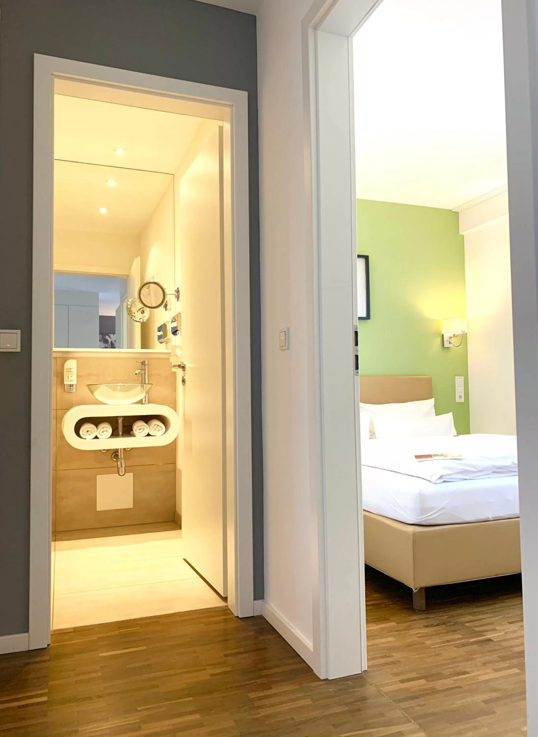 Photo of the whole room, Bed in zeitwohnhaus SUITE-HOTEL & SERVICED APARTMENTS