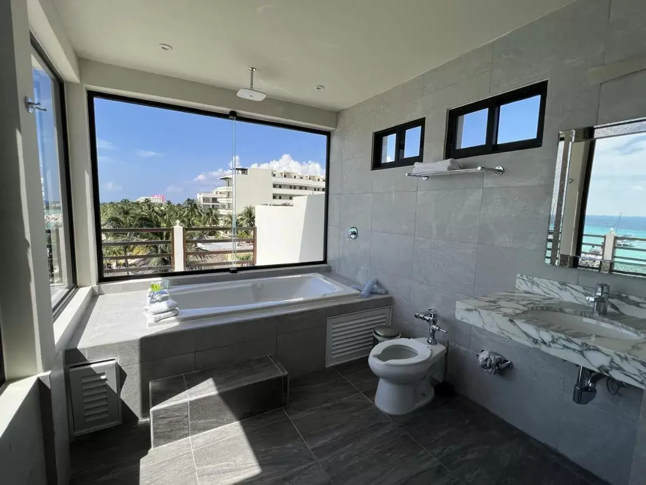 Bathroom in Cuxos Hotel Beachfront