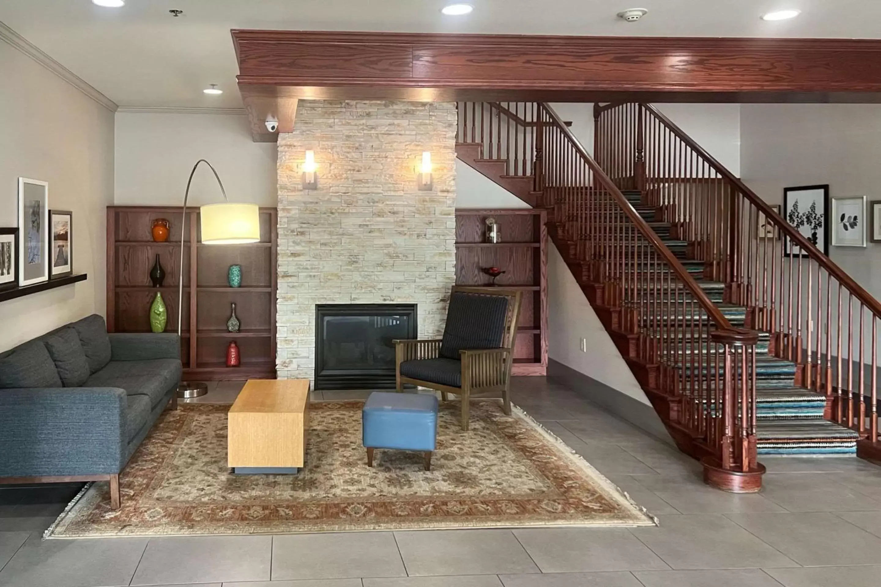 Lobby or reception, Seating Area in Comfort Inn & Suites St. Paul Northeast