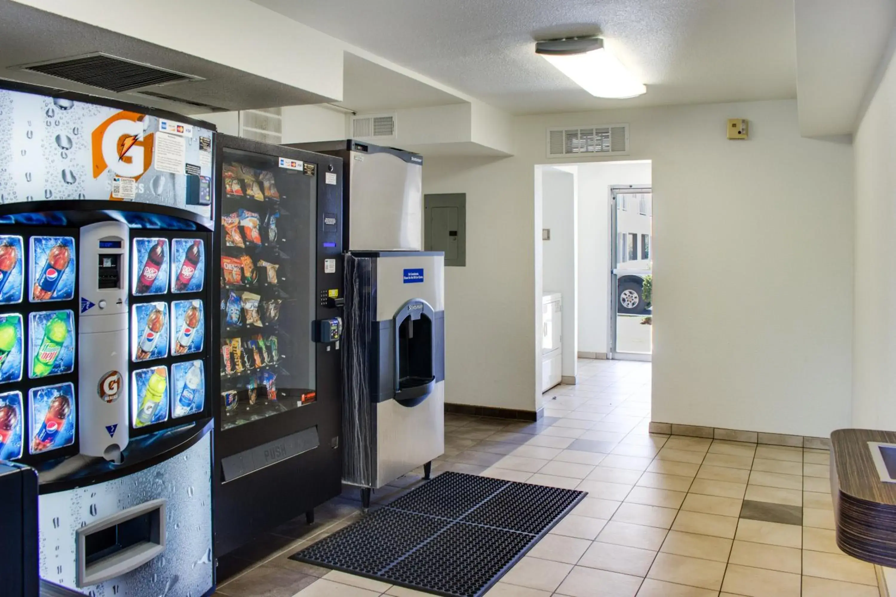 Other, Supermarket/Shops in Motel 6-Bakersfield, CA - South