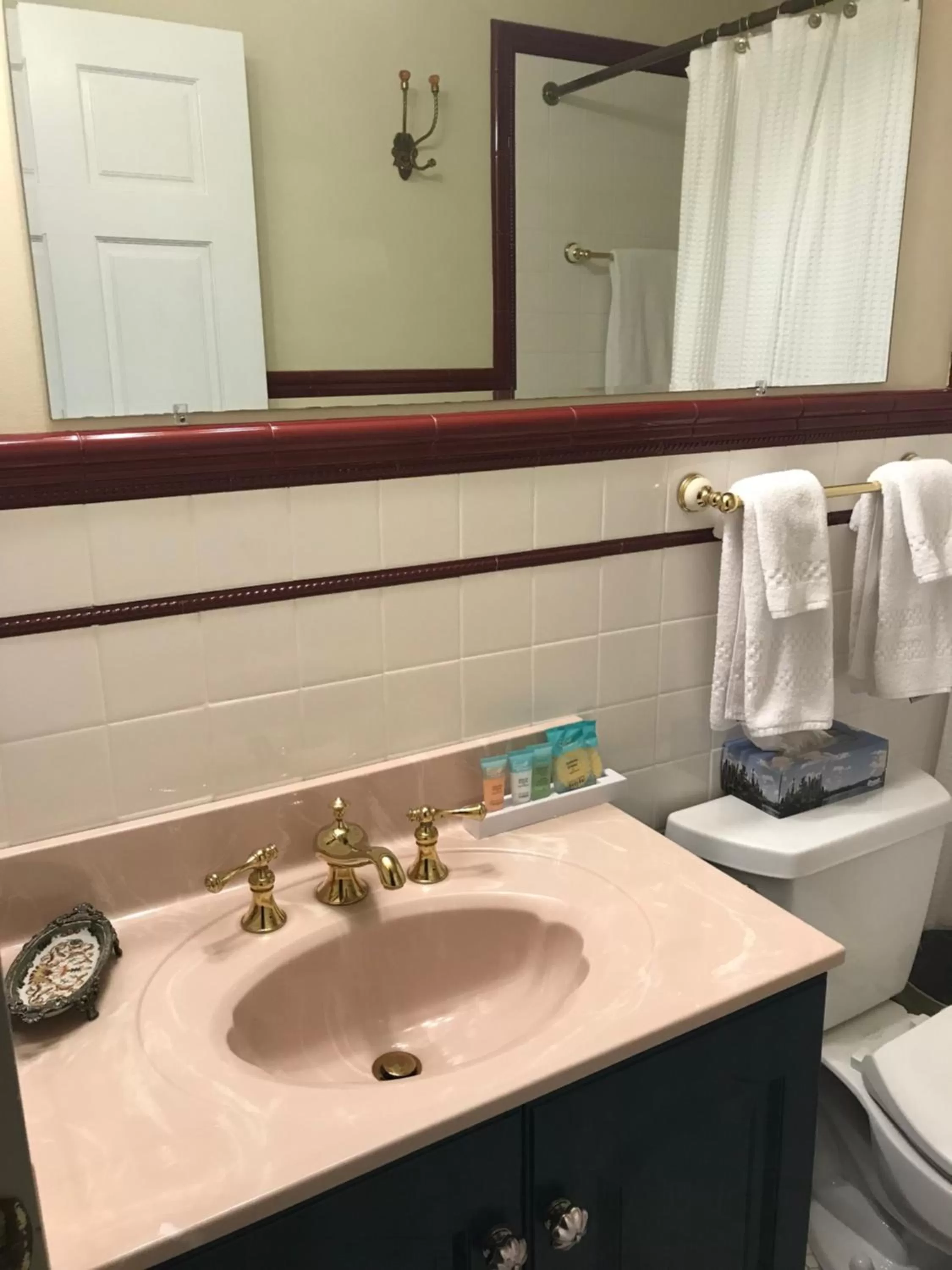 Toilet, Bathroom in Elaine's Cape May Boutique Hotel