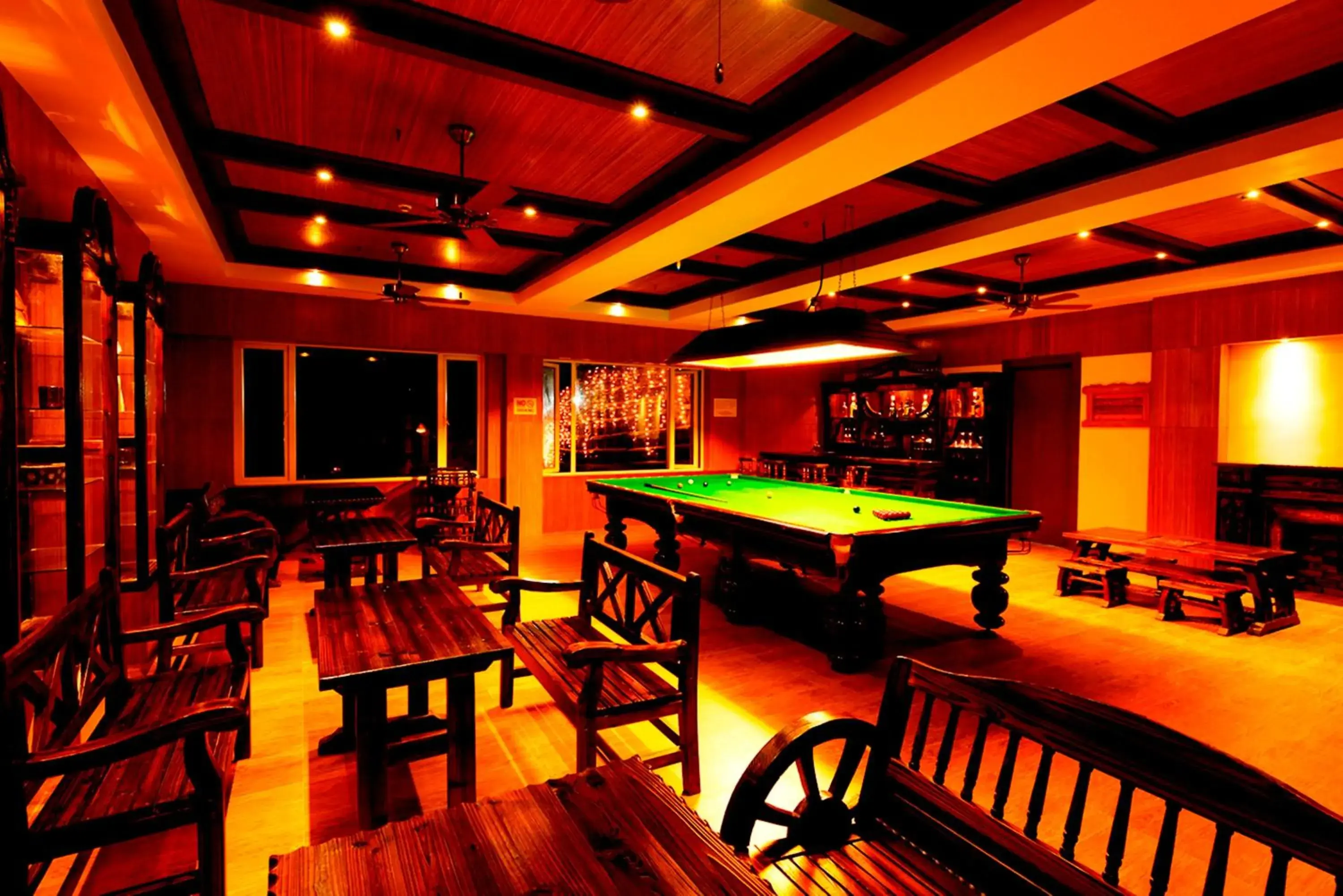 Lounge or bar, Restaurant/Places to Eat in Hotel Sinclairs Retreat Kalimpong