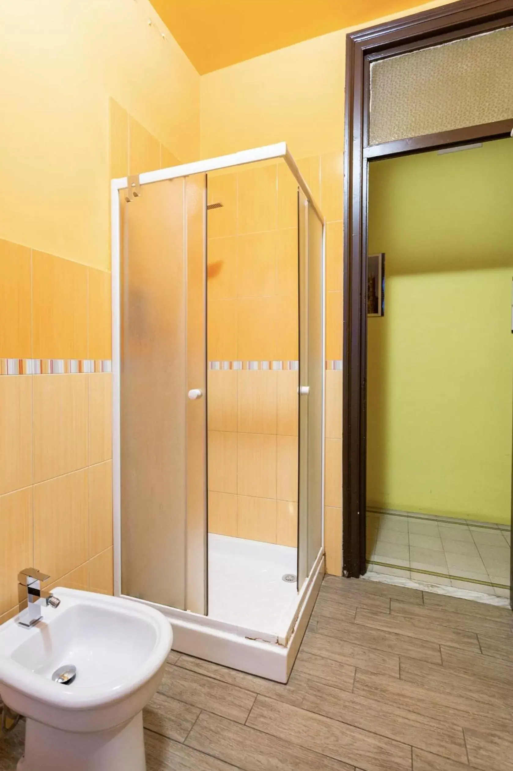 Shower, Bathroom in Bohème B&B