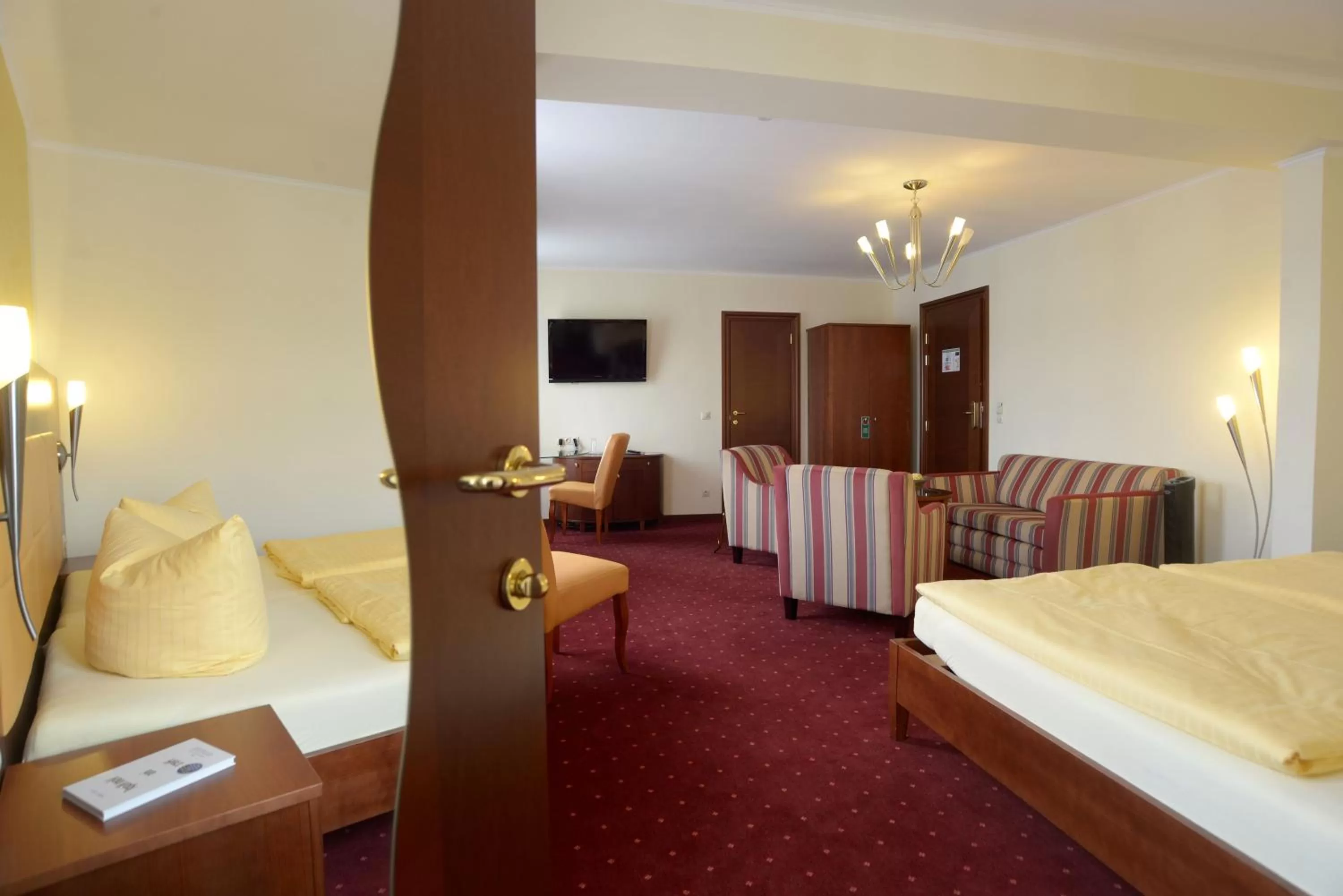 Seating area, Bed in Hotel Arena City