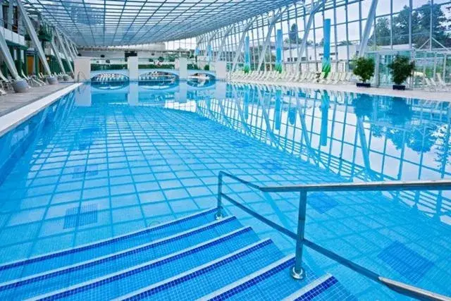 Swimming Pool in Das Gutenbrunn Thermen & Sporthotel