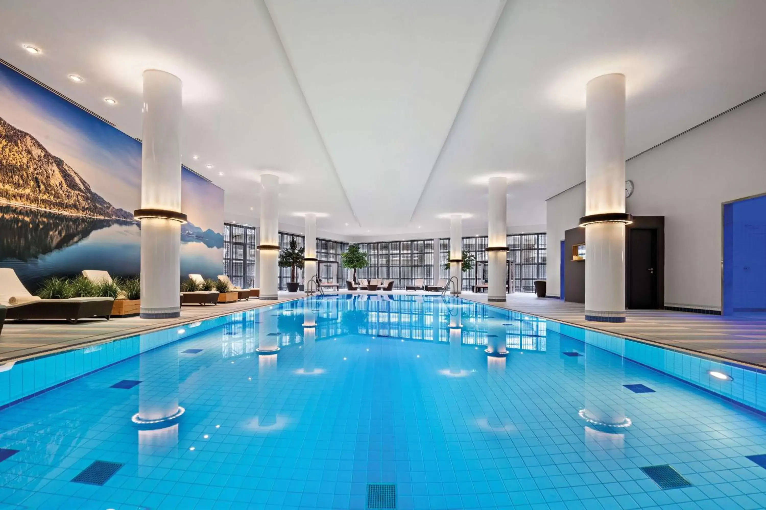Pool view, Swimming Pool in Hilton Munich Airport