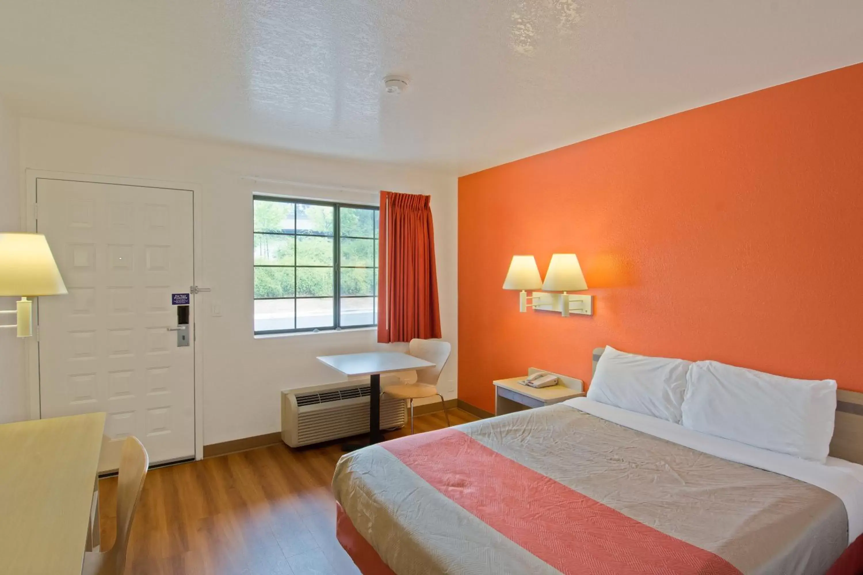 Bedroom, Bed in Motel 6-Redding, CA - South