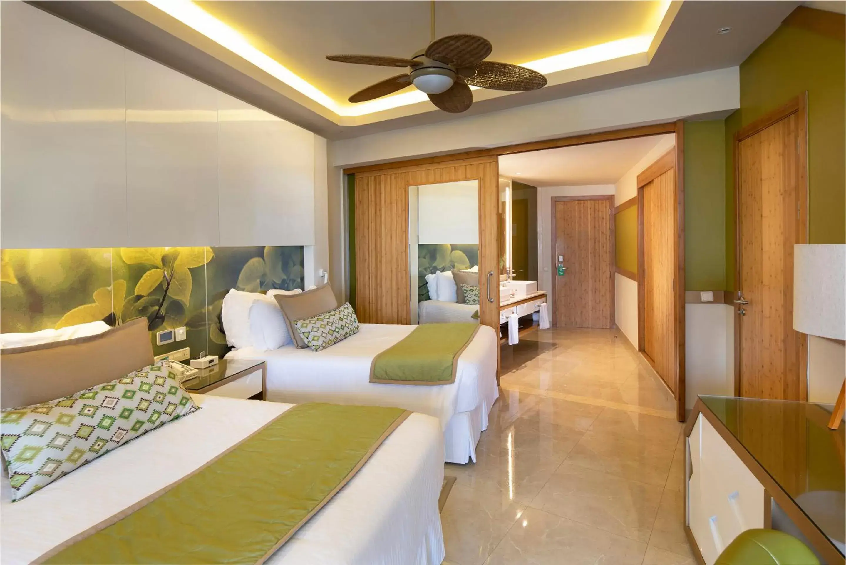 Preferred Club Junior Suite Swim Up -2 double beds in Dreams Onyx Resort & Spa - All Inclusive