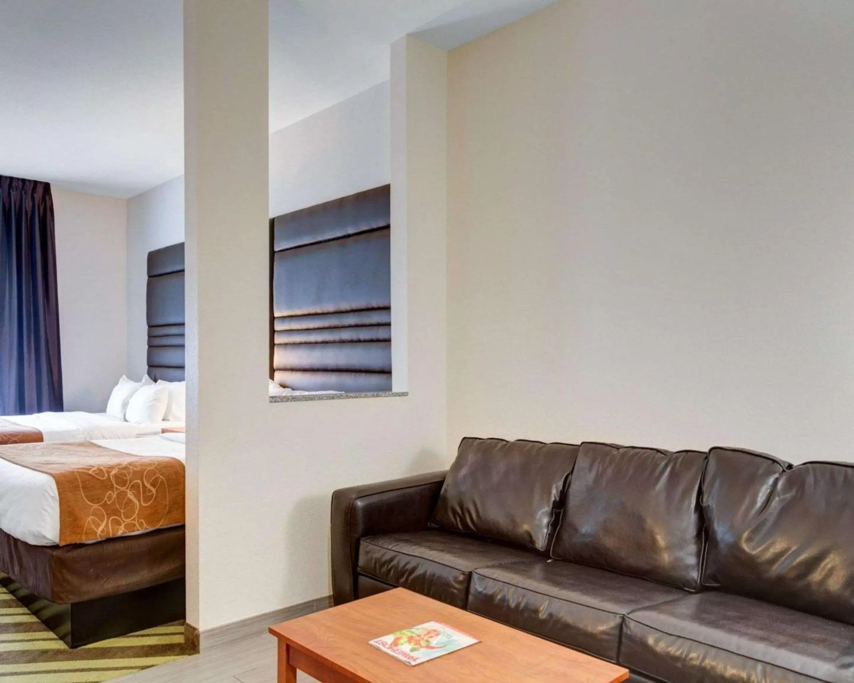 Bedroom, Seating Area in Comfort Suites Denham Springs
