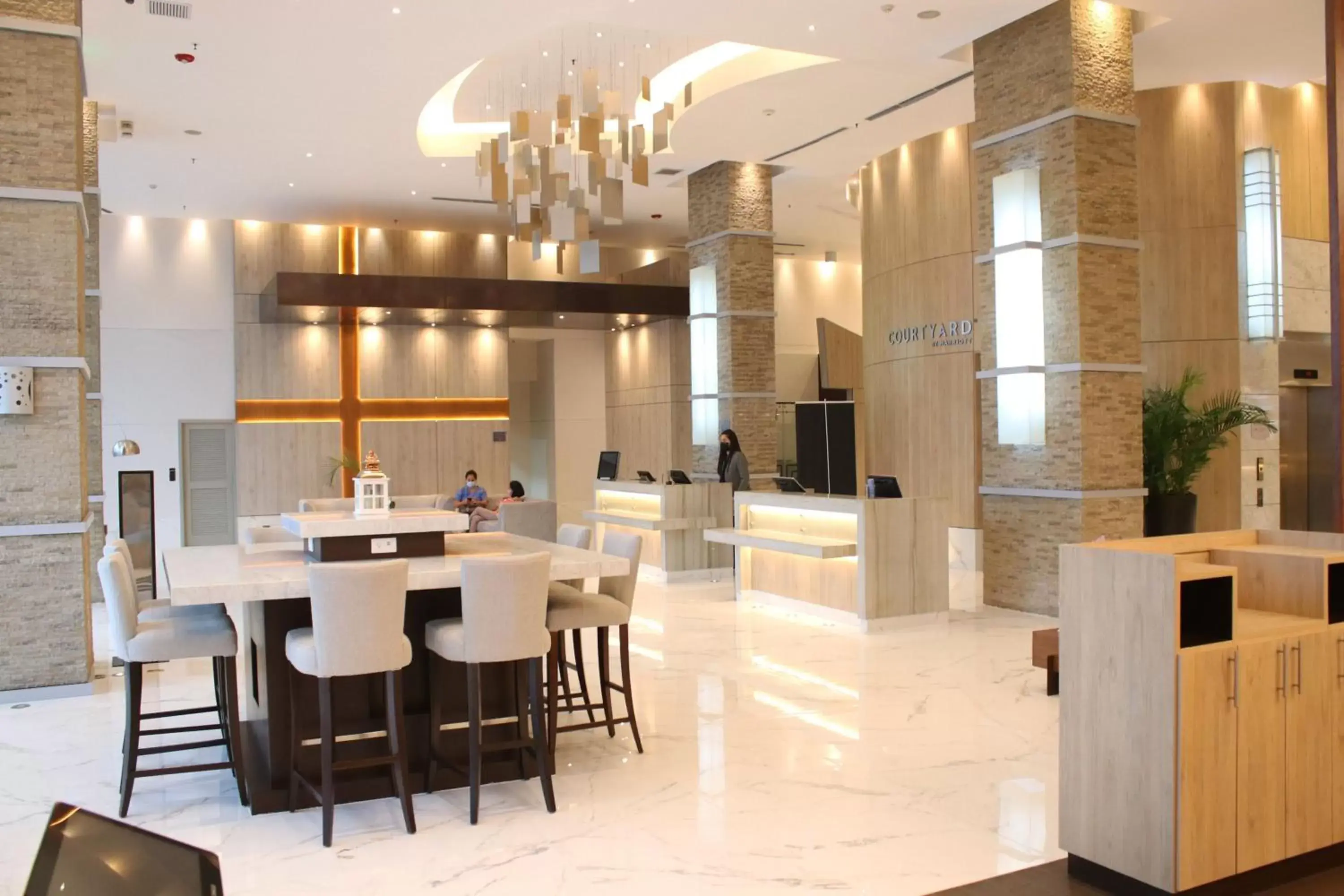 Lobby or reception, Dining Area in Courtyard by Marriott Guayaquil