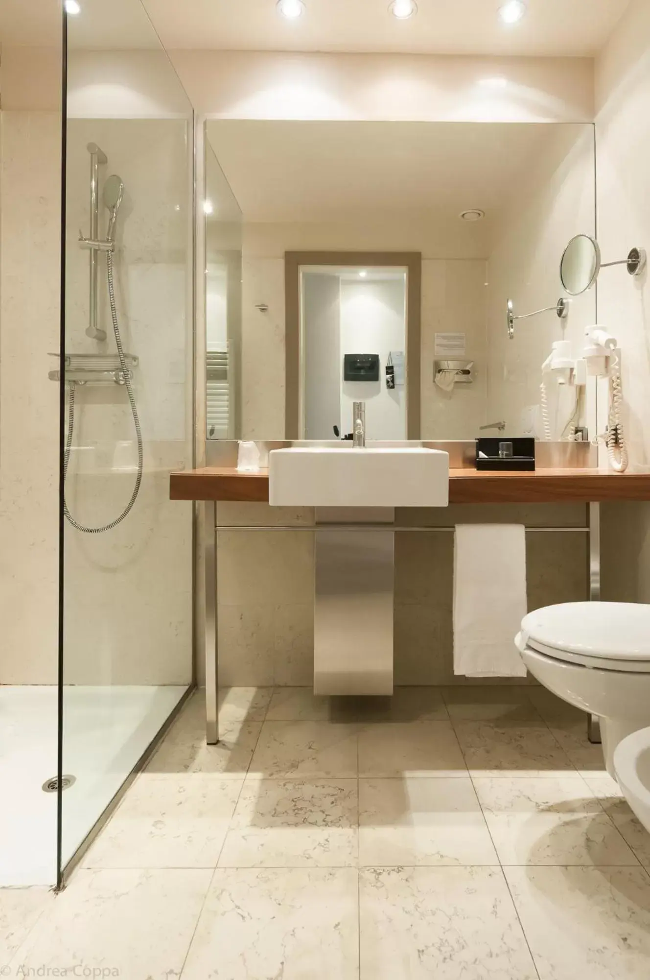 Shower, Bathroom in Hotel Barrage