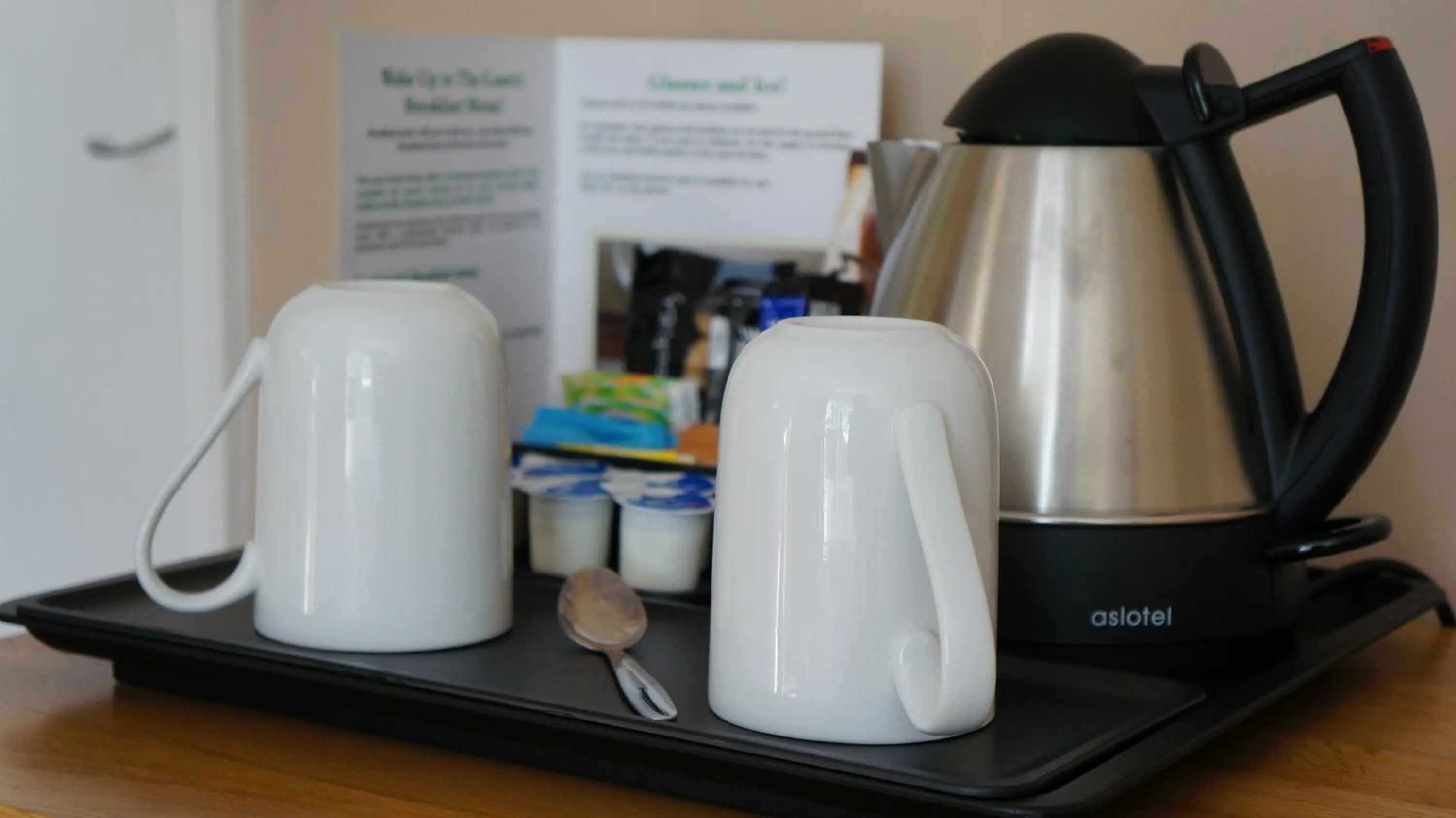Coffee/tea facilities in The Lawn Guest House Gatwick