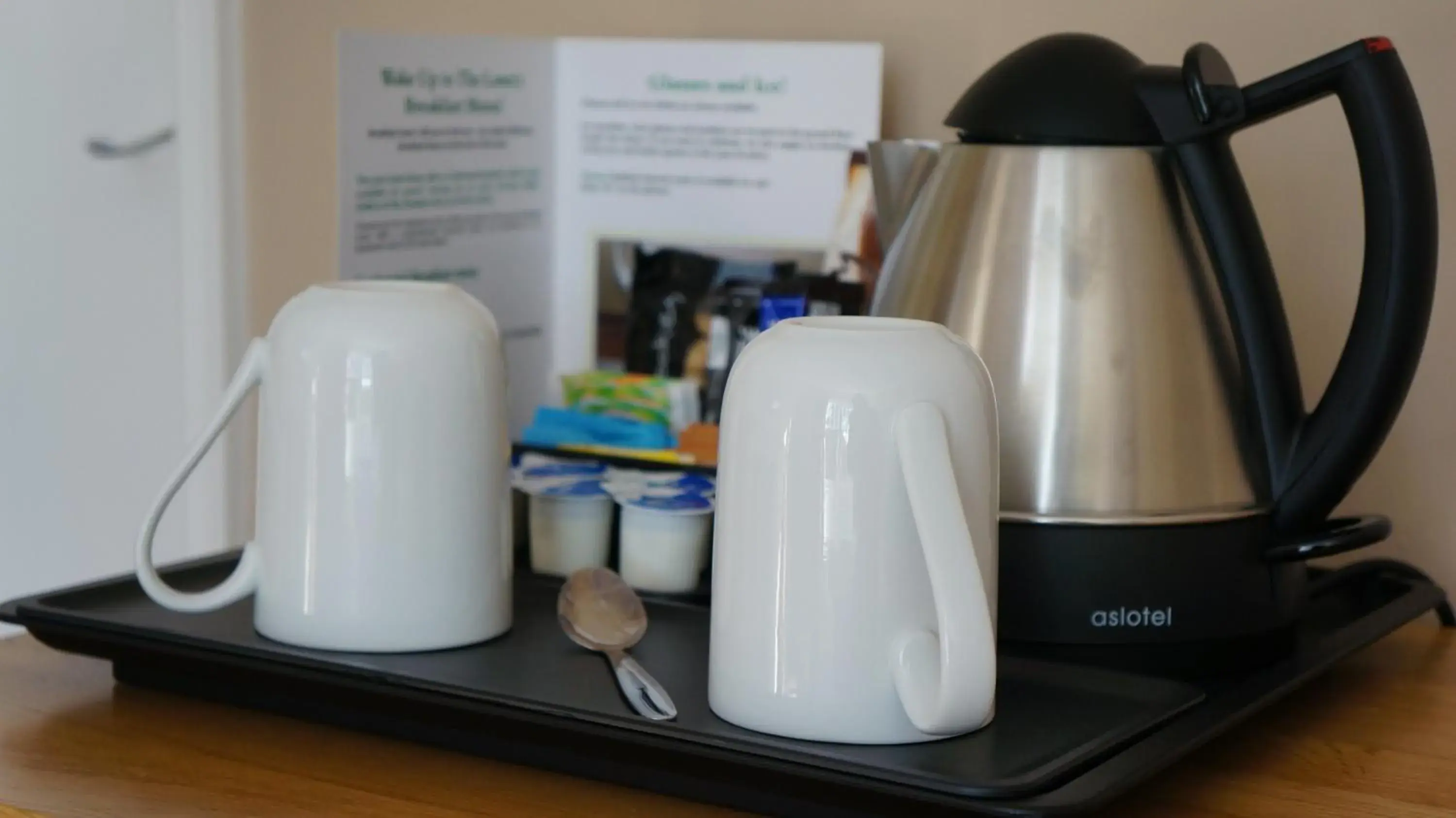 Coffee/Tea Facilities in The Lawn Guest House Gatwick
