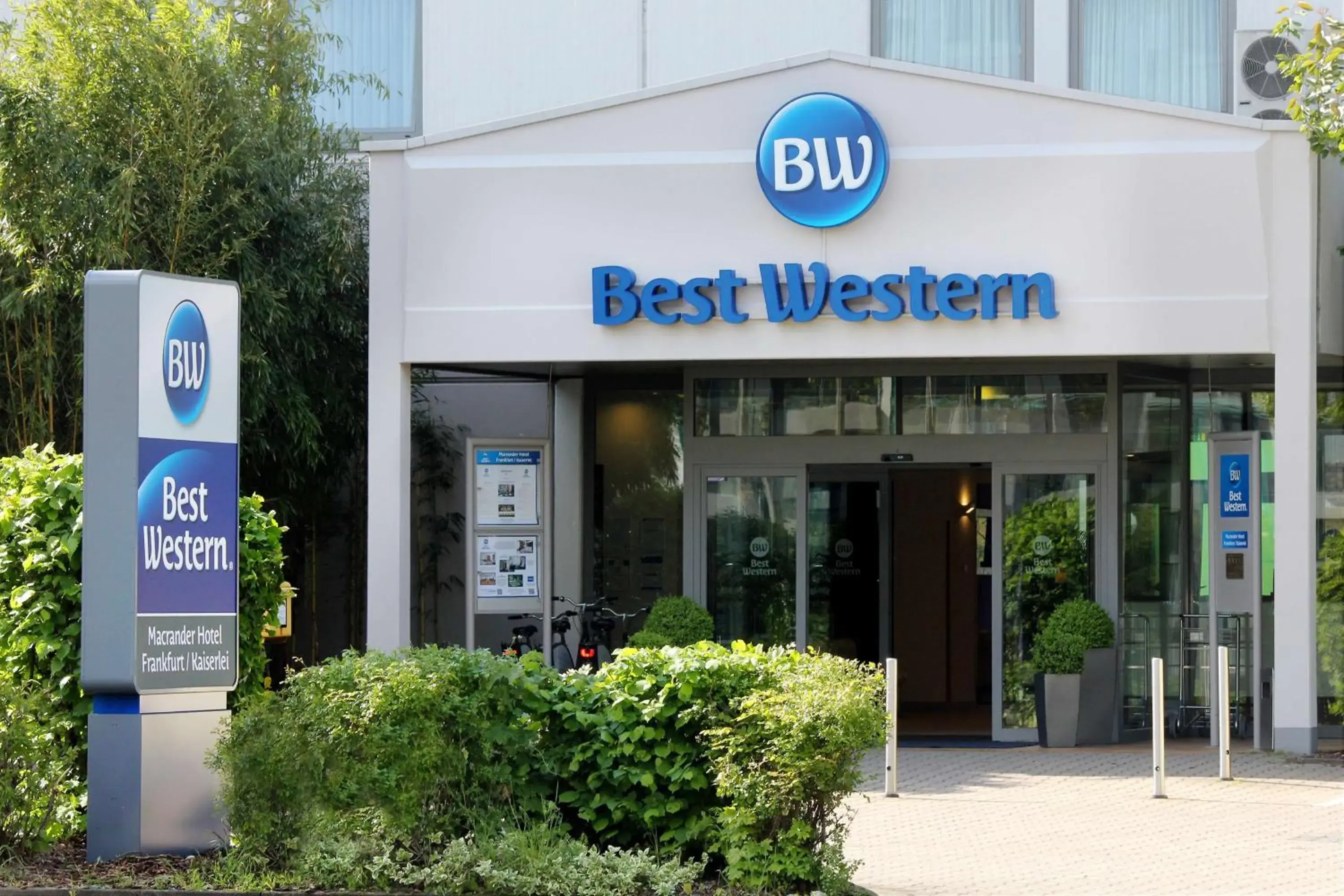 Property building in Best Western Macrander Hotel Frankfurt/Kaiserlei