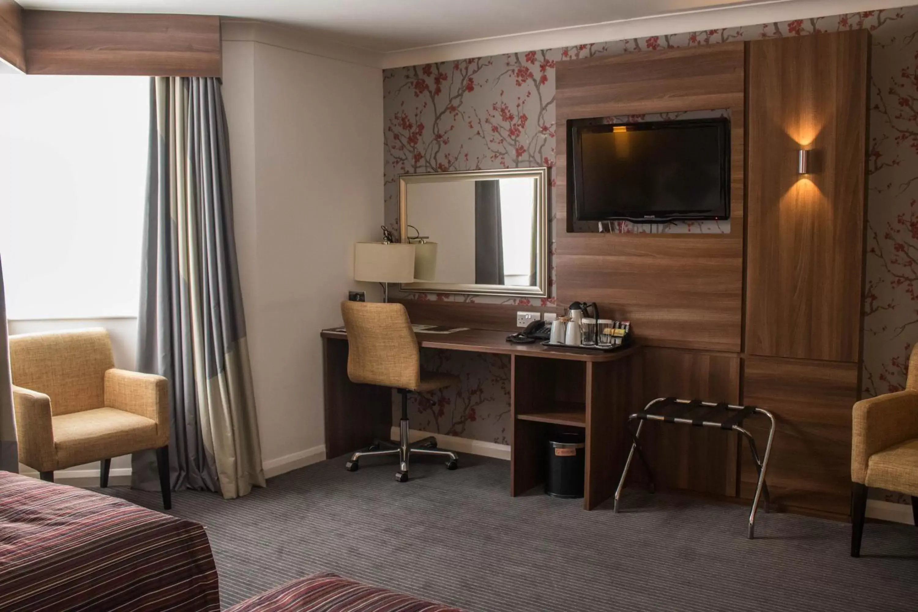 Photo of the whole room, TV/Entertainment Center in Mercure Darlington King's Hotel