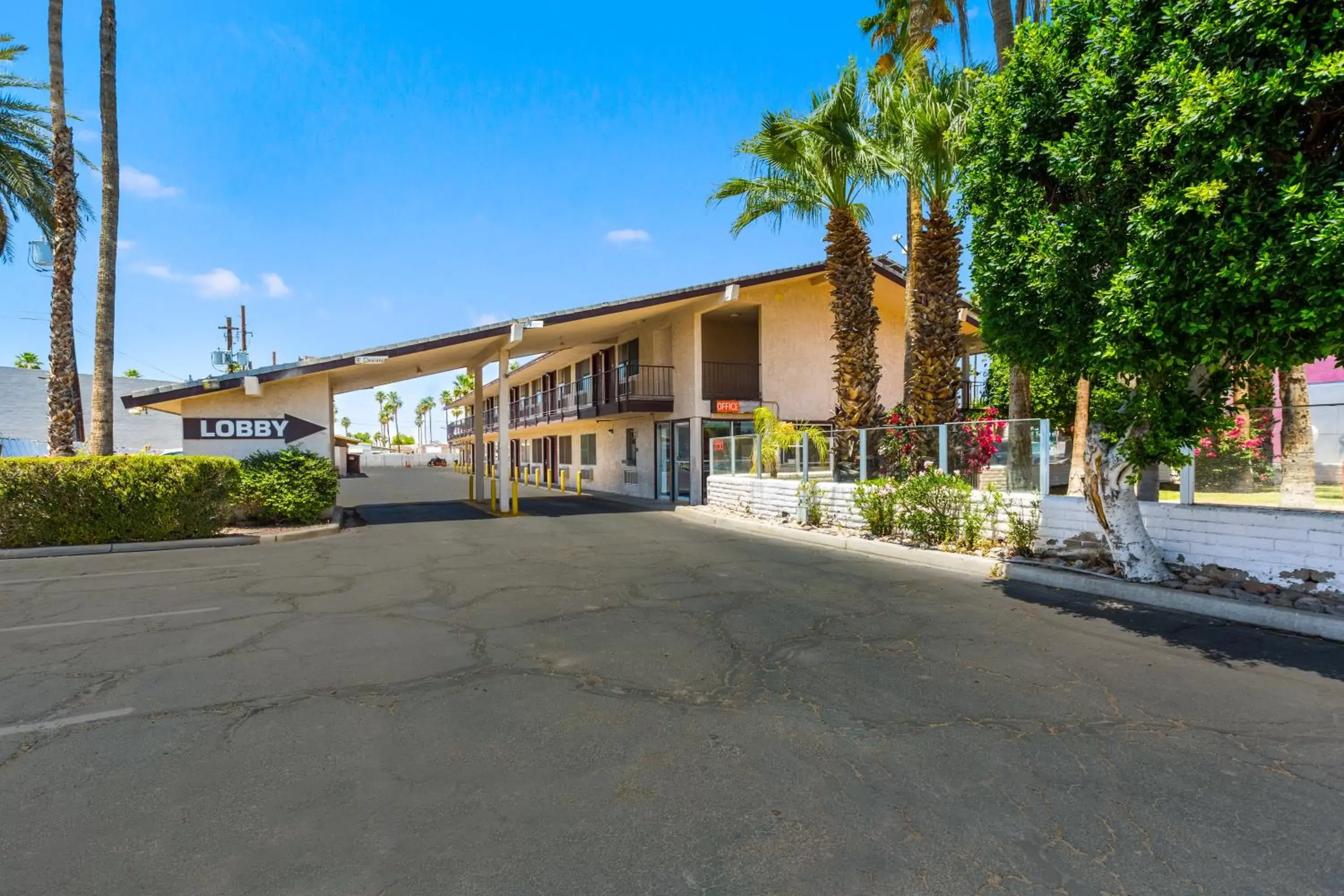 Property Building in Knights Inn and Suites Yuma