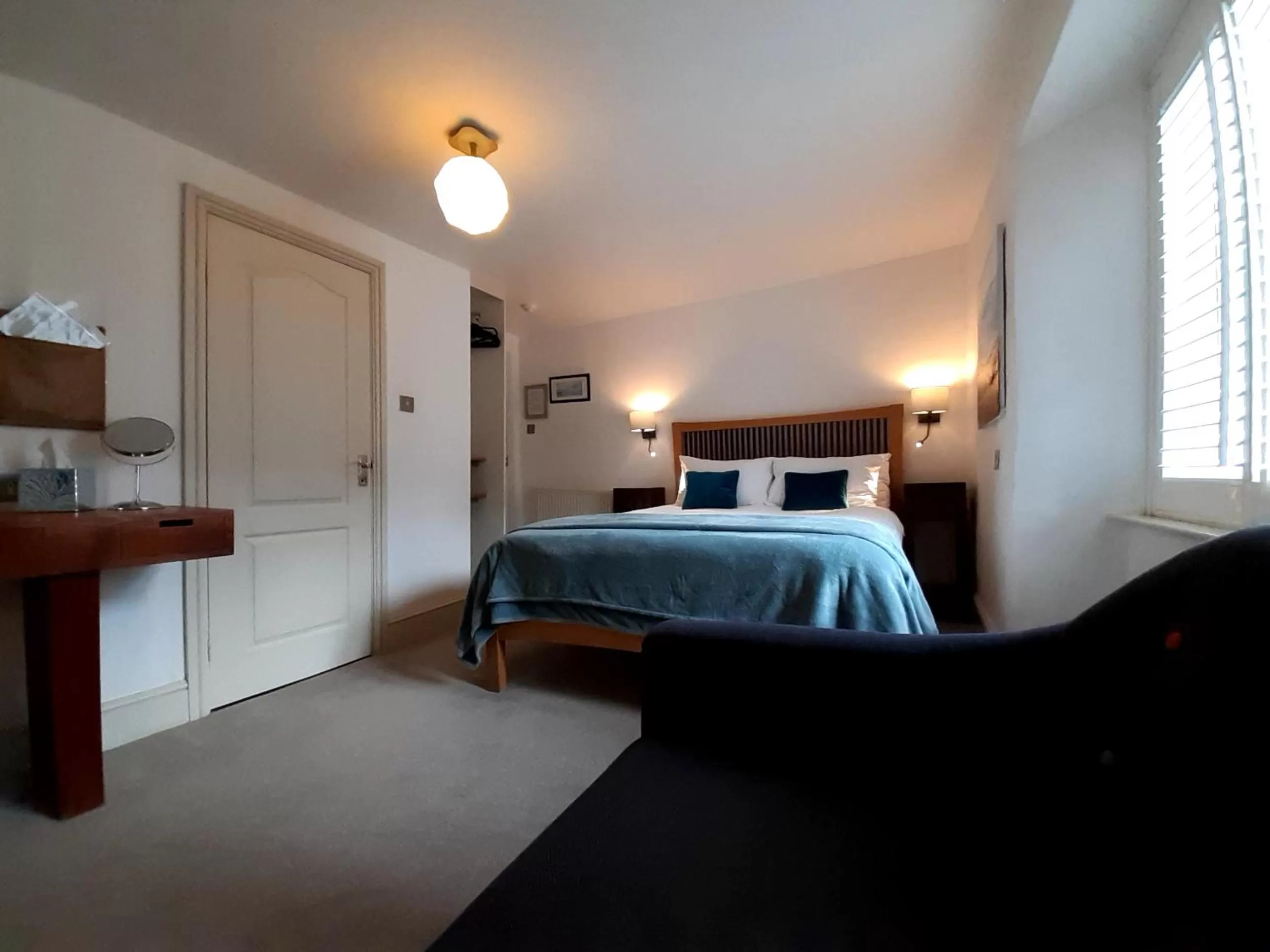 Bedroom, Bed in Browns Hotel