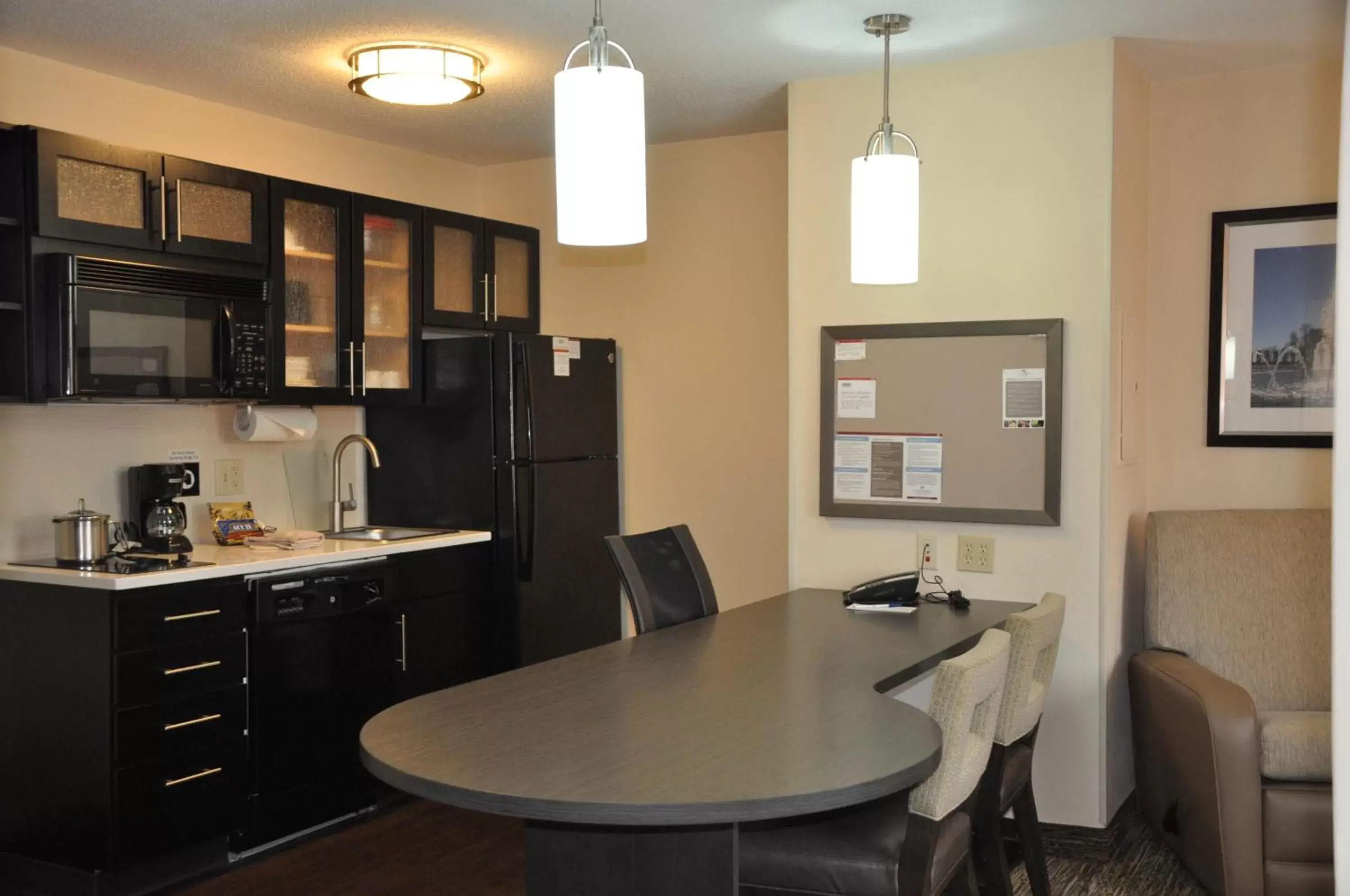 Photo of the whole room, Kitchen/Kitchenette in Candlewood Suites Washington-Dulles Herndon, an IHG Hotel