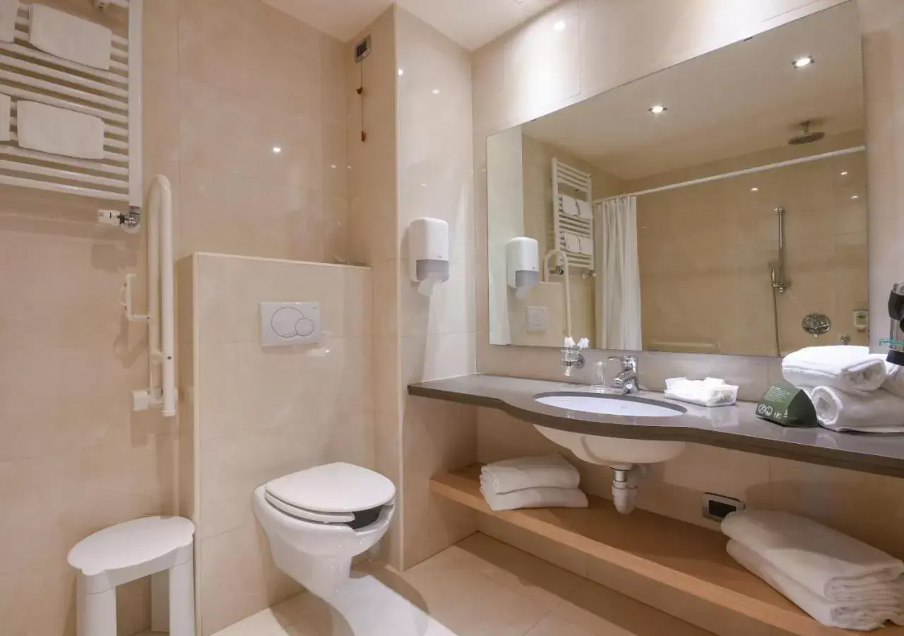 Bathroom in TH Lazise - Hotel Parchi Del Garda