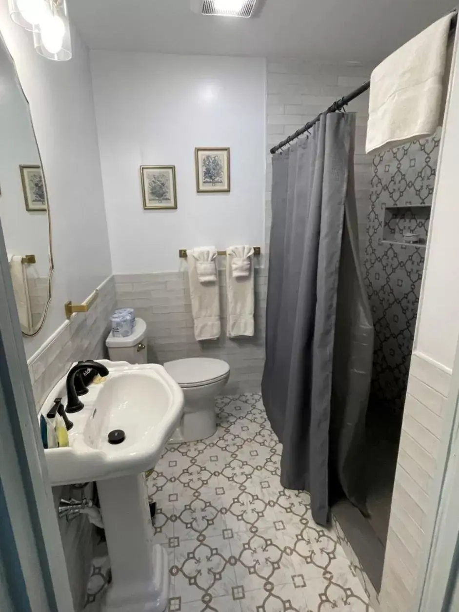 Shower, Bathroom in Arlington Inn & Spa