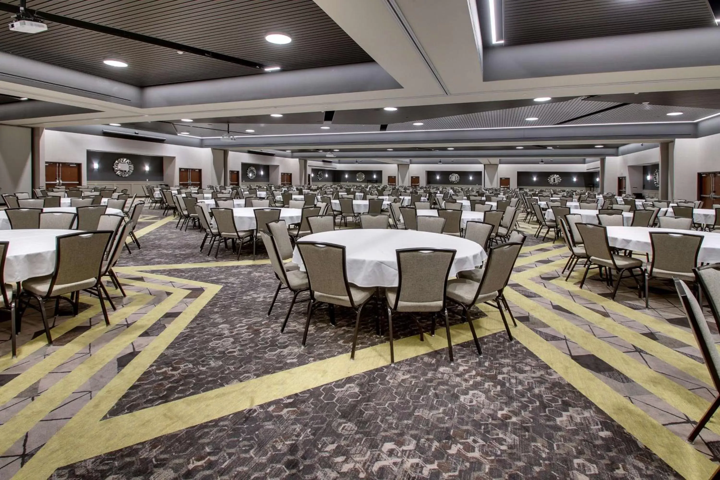 On site, Restaurant/Places to Eat in Drury Plaza Hotel Cape Girardeau Conference Center