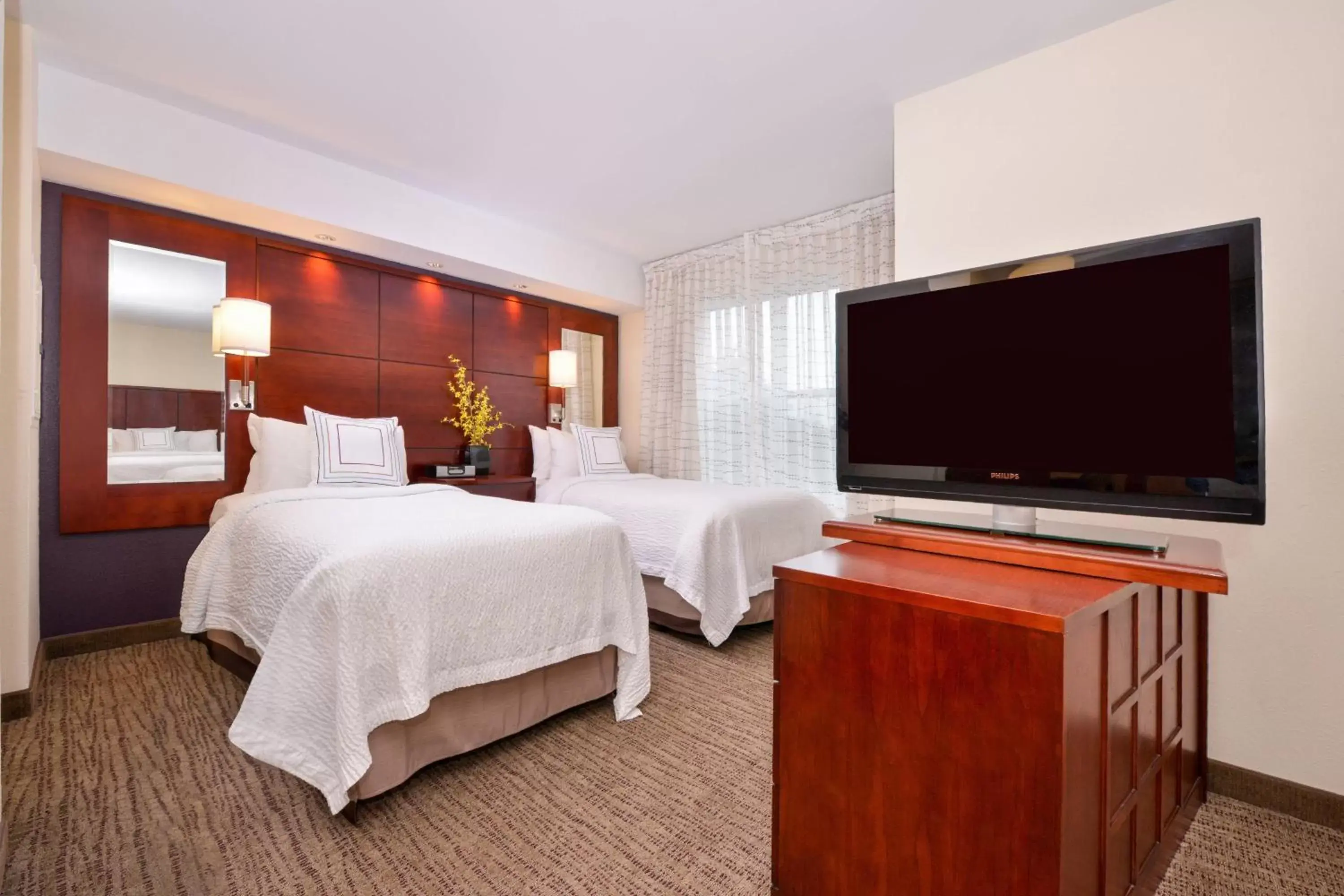 Bedroom, TV/Entertainment Center in Residence Inn by Marriott North Conway