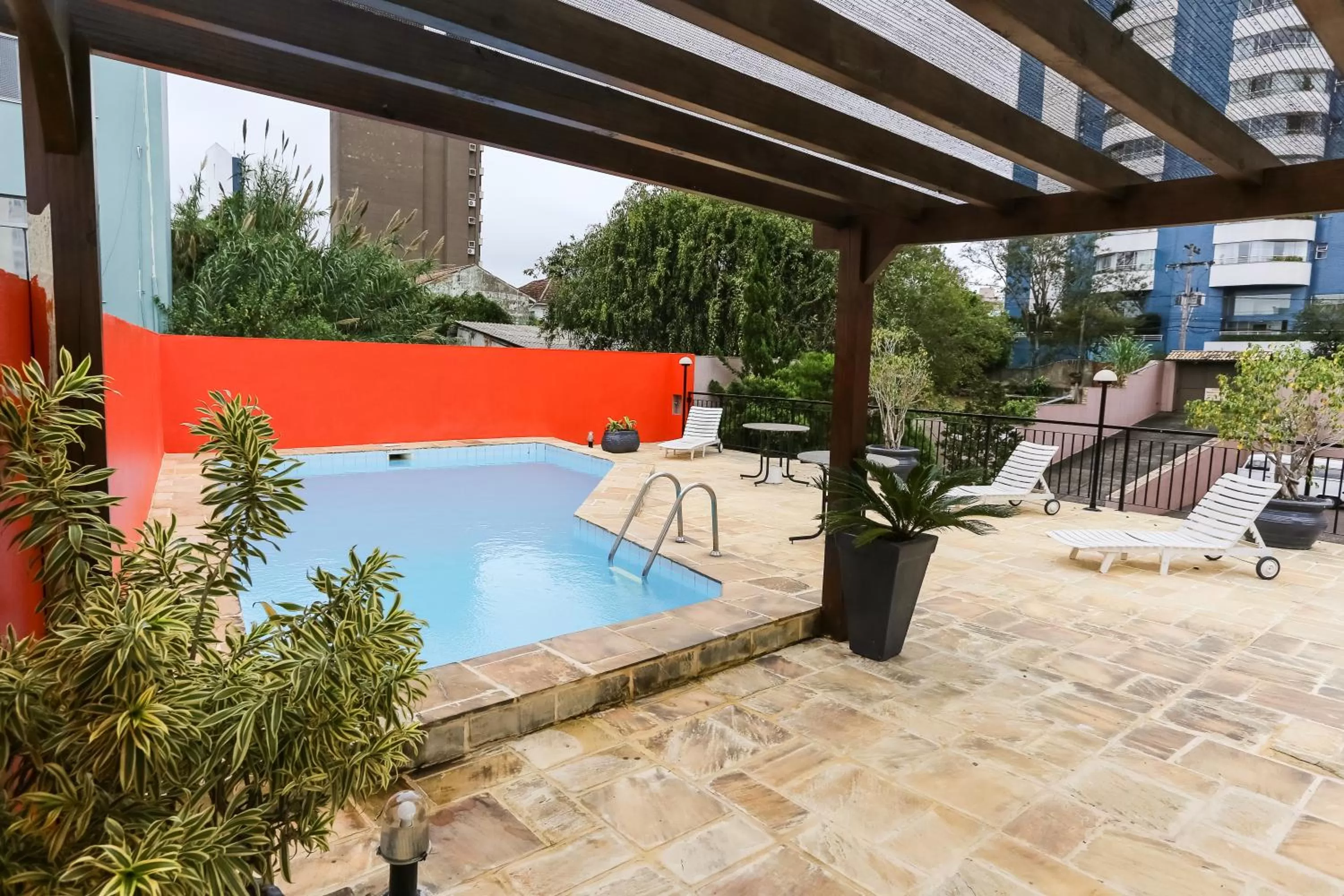 Swimming pool in Hotel Suárez Executive Novo Hamburgo