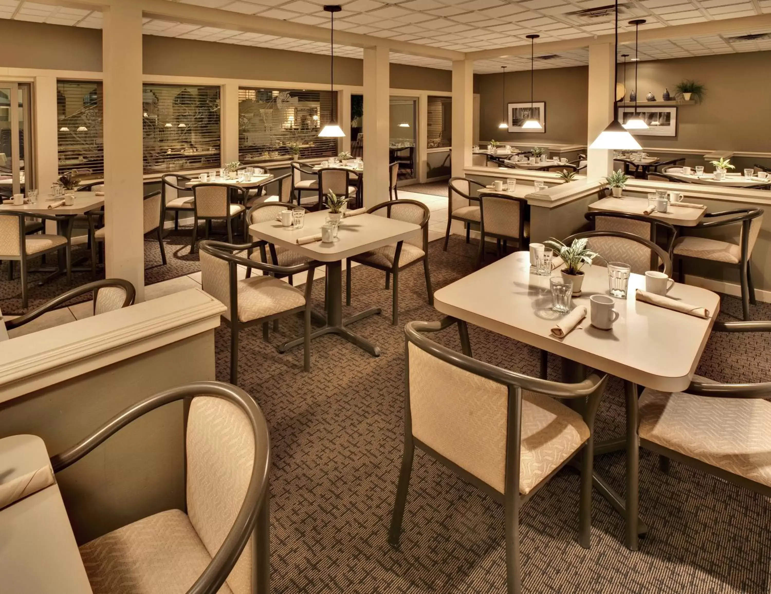 Restaurant/places to eat in Ramada by Wyndham Midtown Grand Island Restaurant/places to eat in Ramada by Wyndham Midtown Grand Island