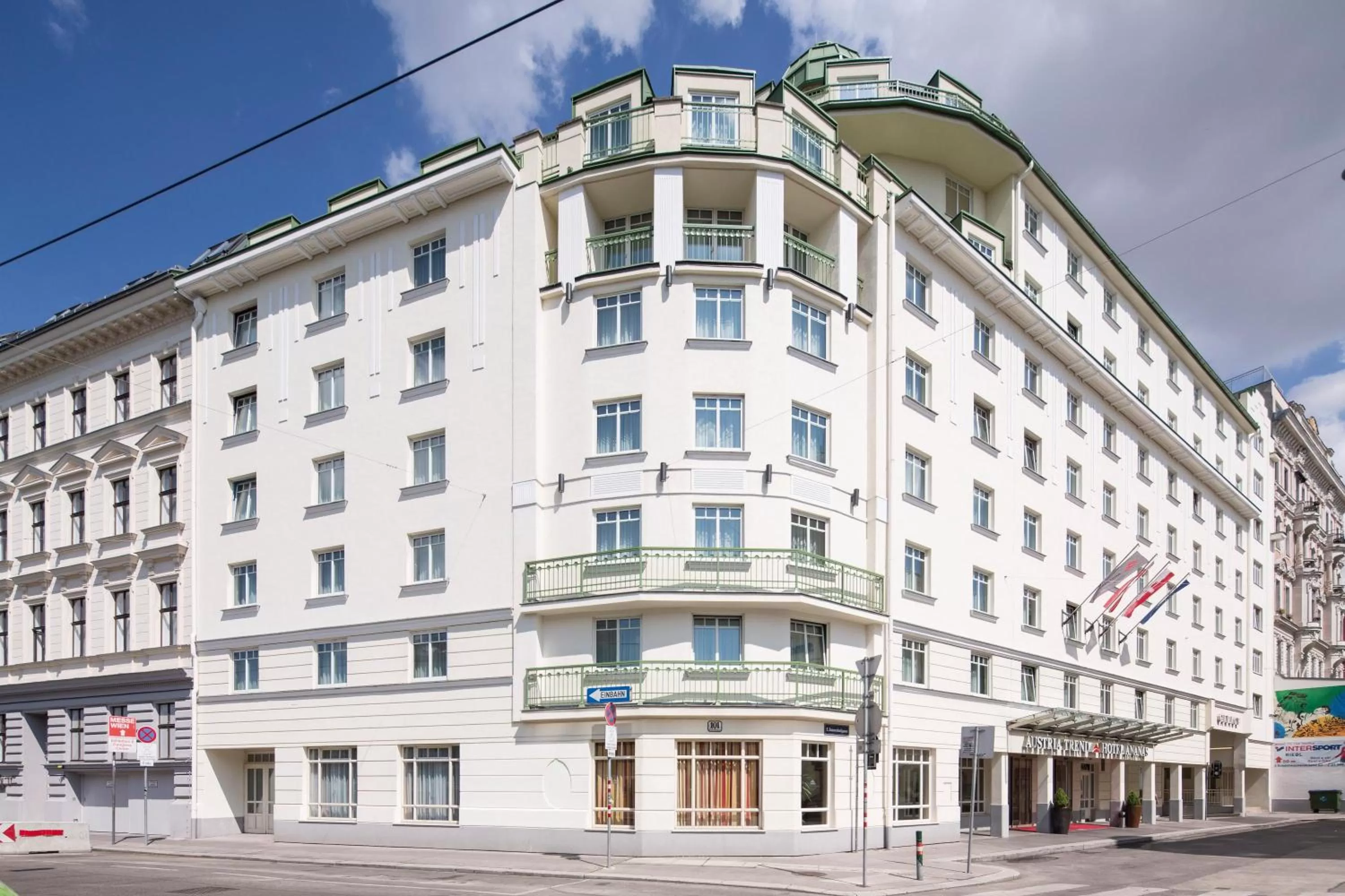 Property building in Austria Trend Hotel Ananas Wien