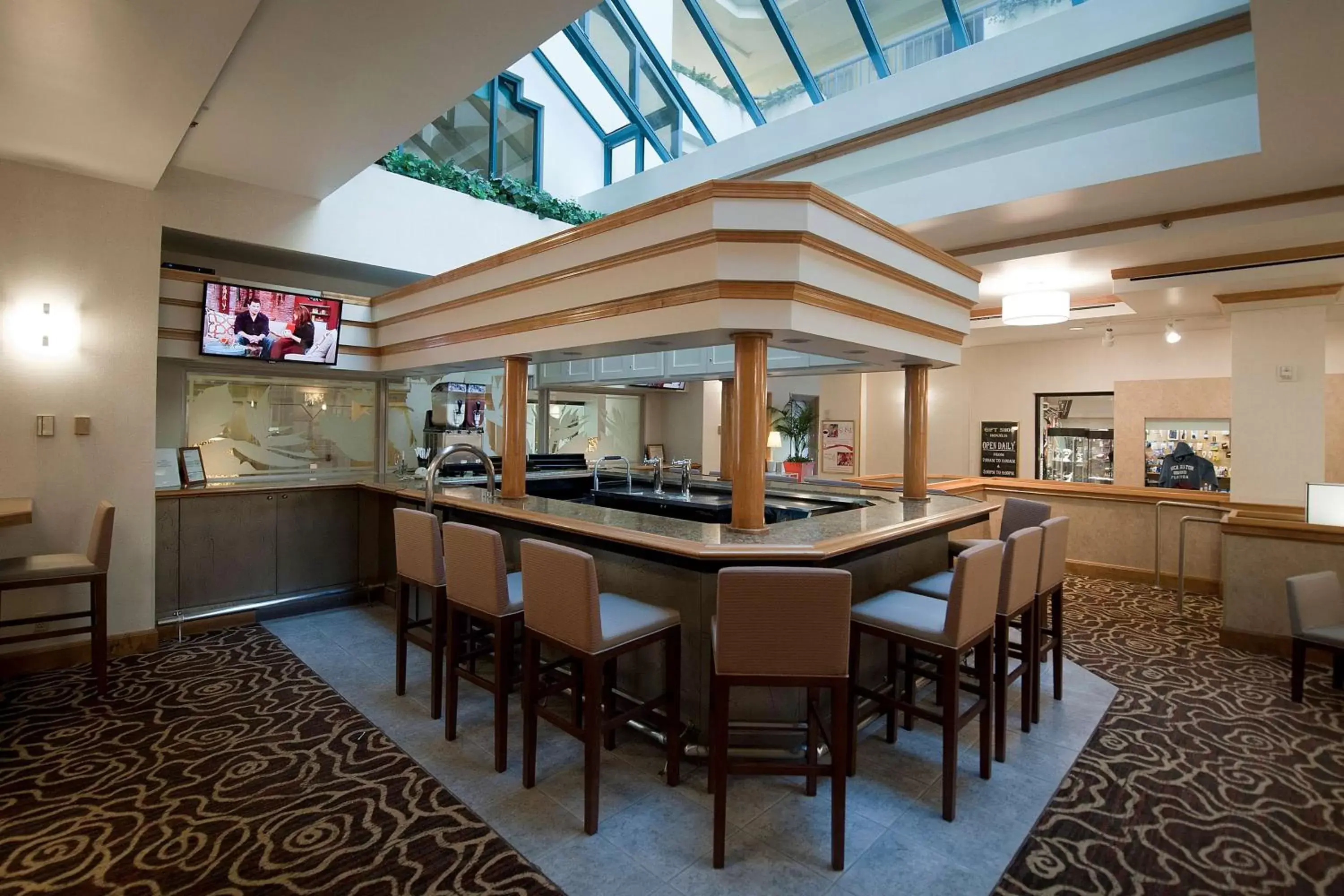 Dining area, Restaurant/Places to Eat in Hilton Boca Raton Suites