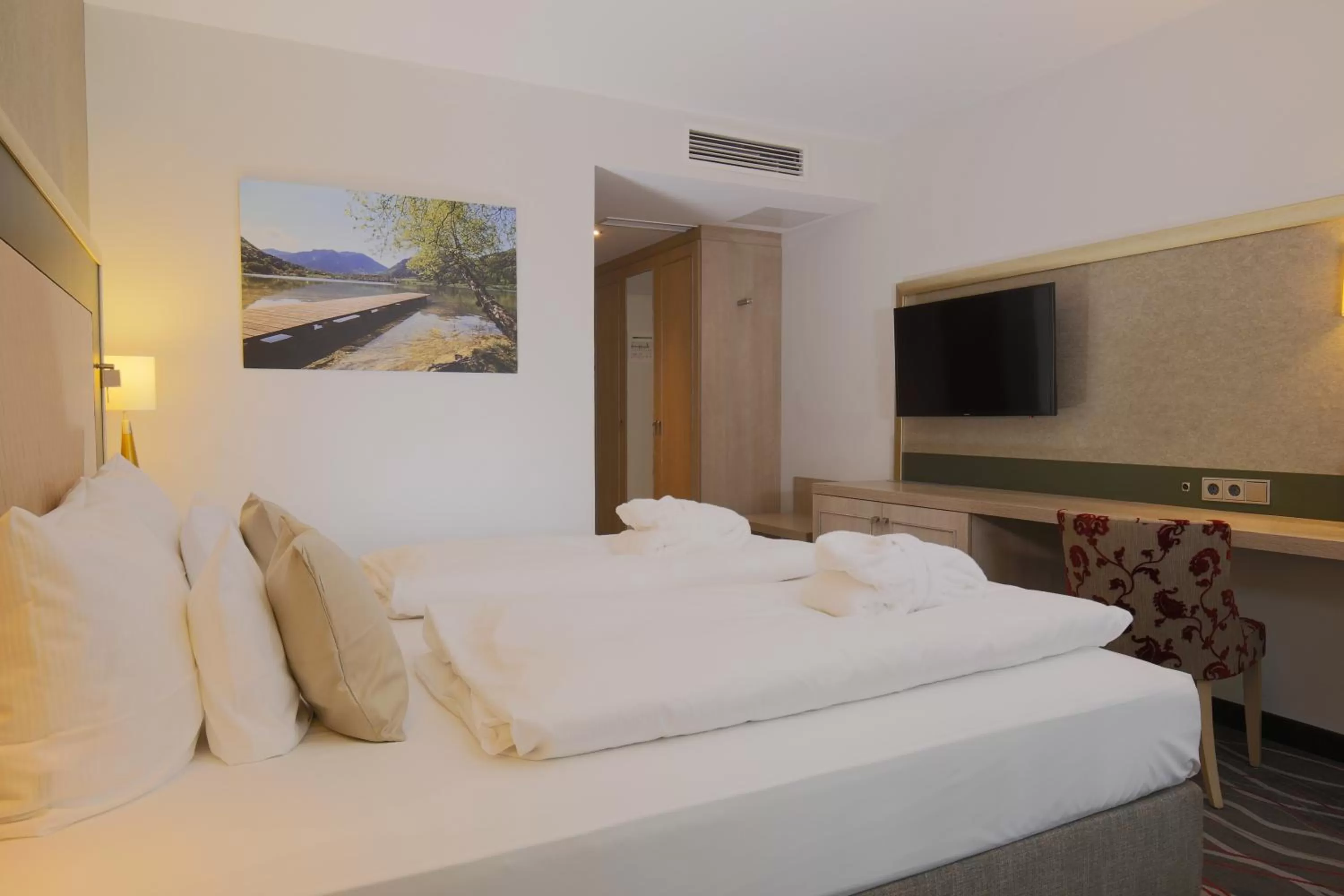 Staff, Bed in Hotel Bayerischer Hof Miesbach, BW Premier Collection