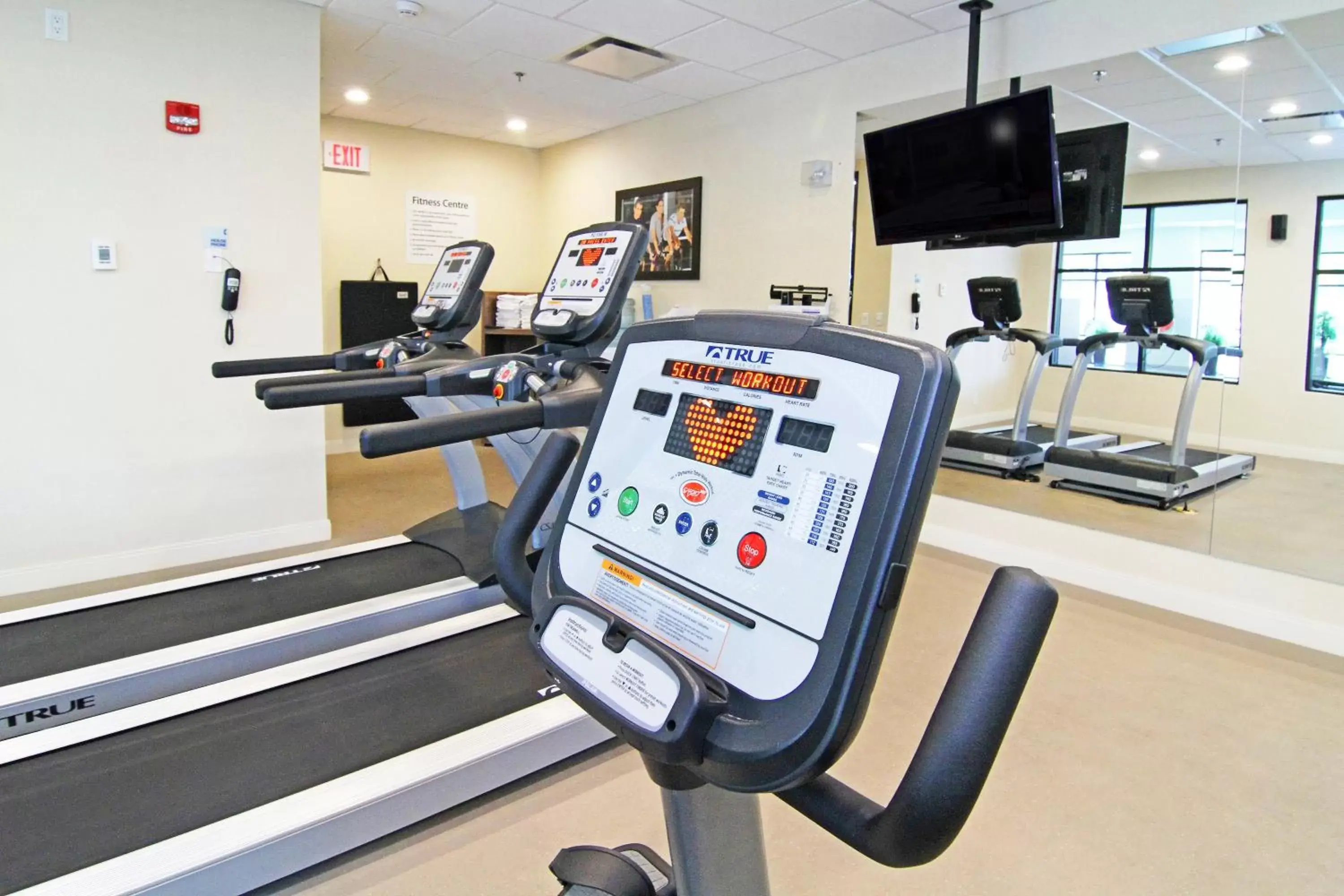 Spa and wellness centre/facilities, Fitness Center/Facilities in Holiday Inn Express and Suites Calgary University, an IHG Hotel