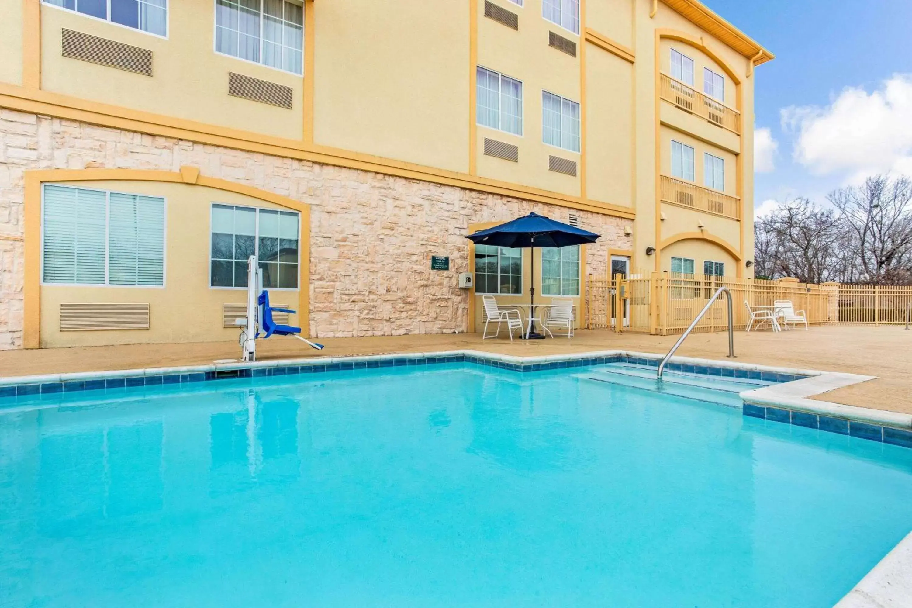 Pool view, Swimming Pool in La Quinta by Wyndham Ennis